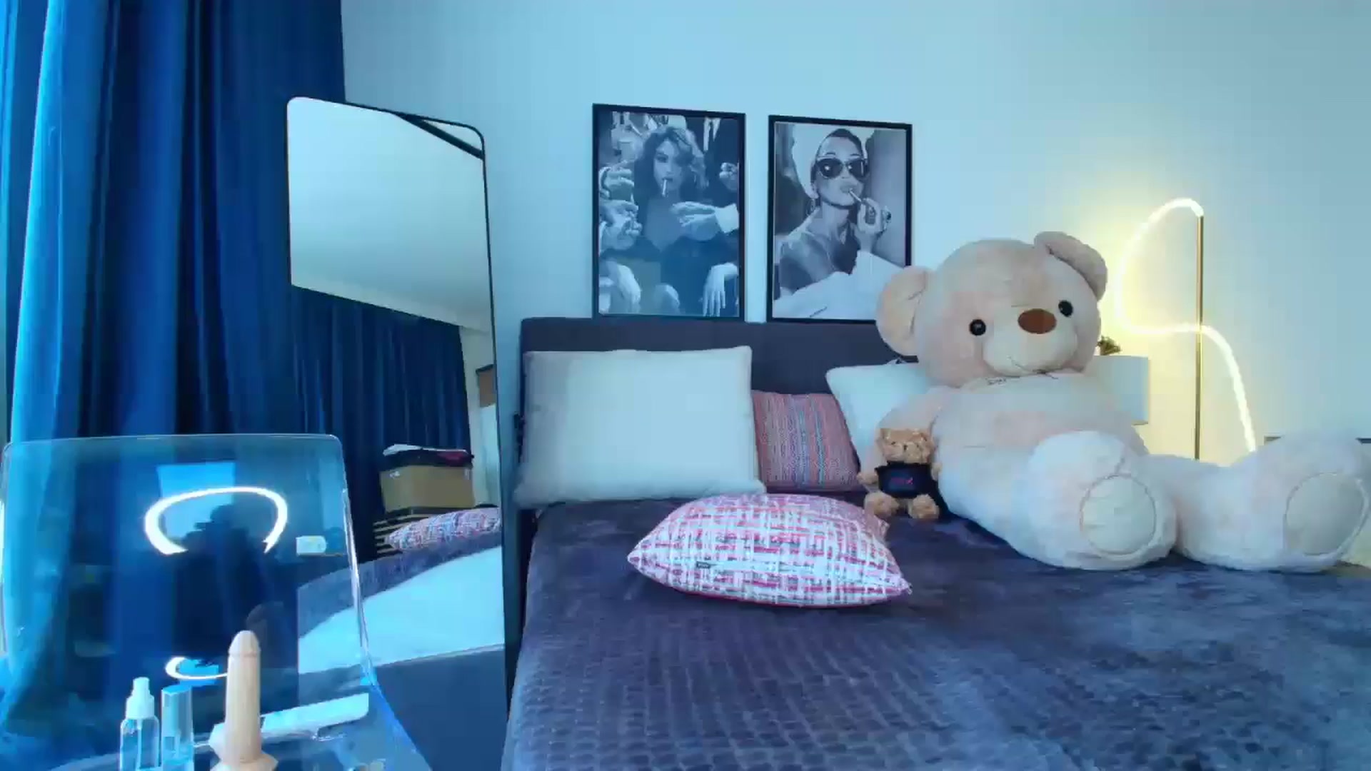 Gallery image thumbnail from KcRowan's myfreecams stream on, 07/22/2025, 13:03 image 10 of 20