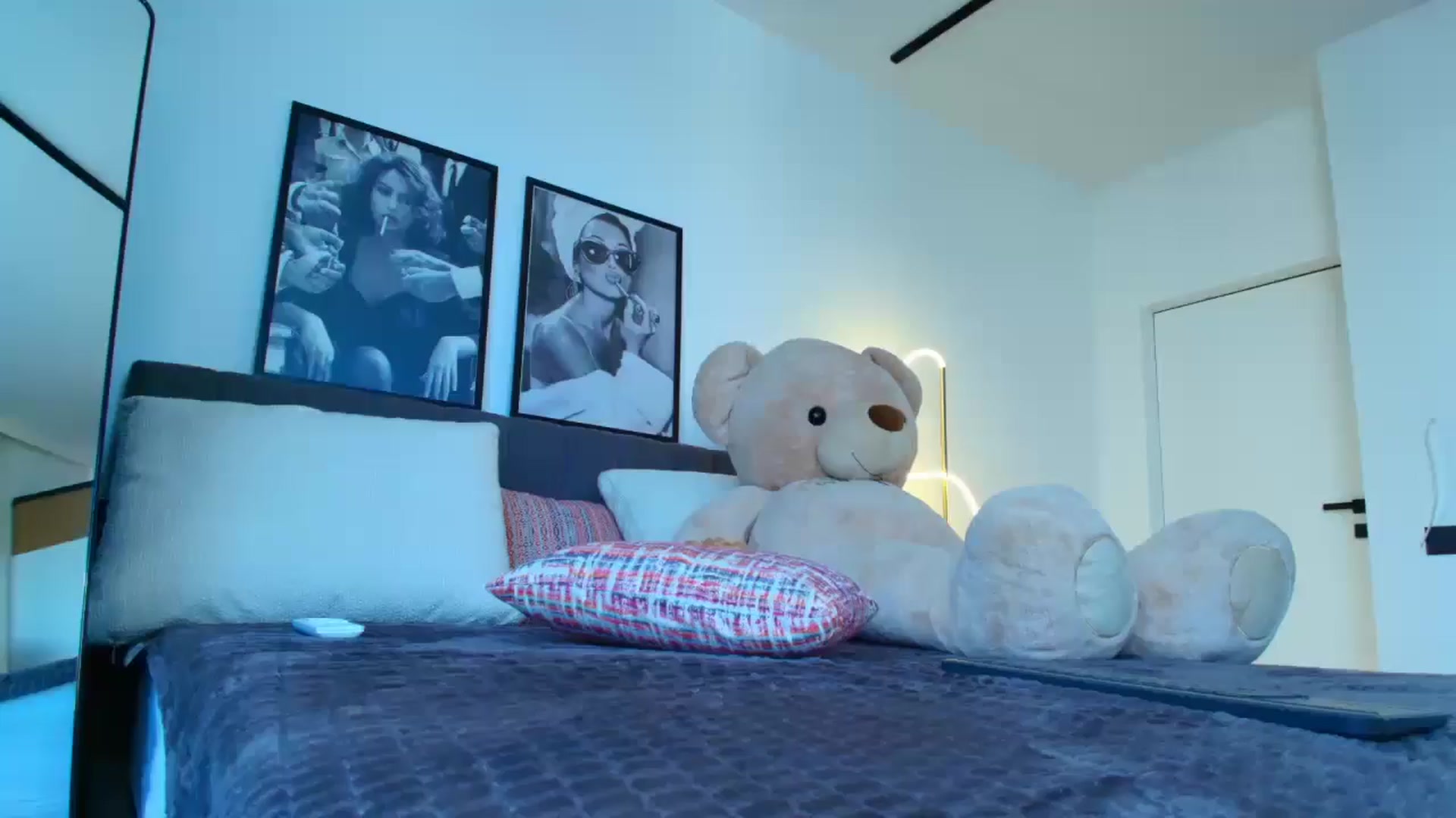 Gallery image thumbnail from KcRowan's myfreecams stream on, 07/23/2025, 12:35 image 10 of 20