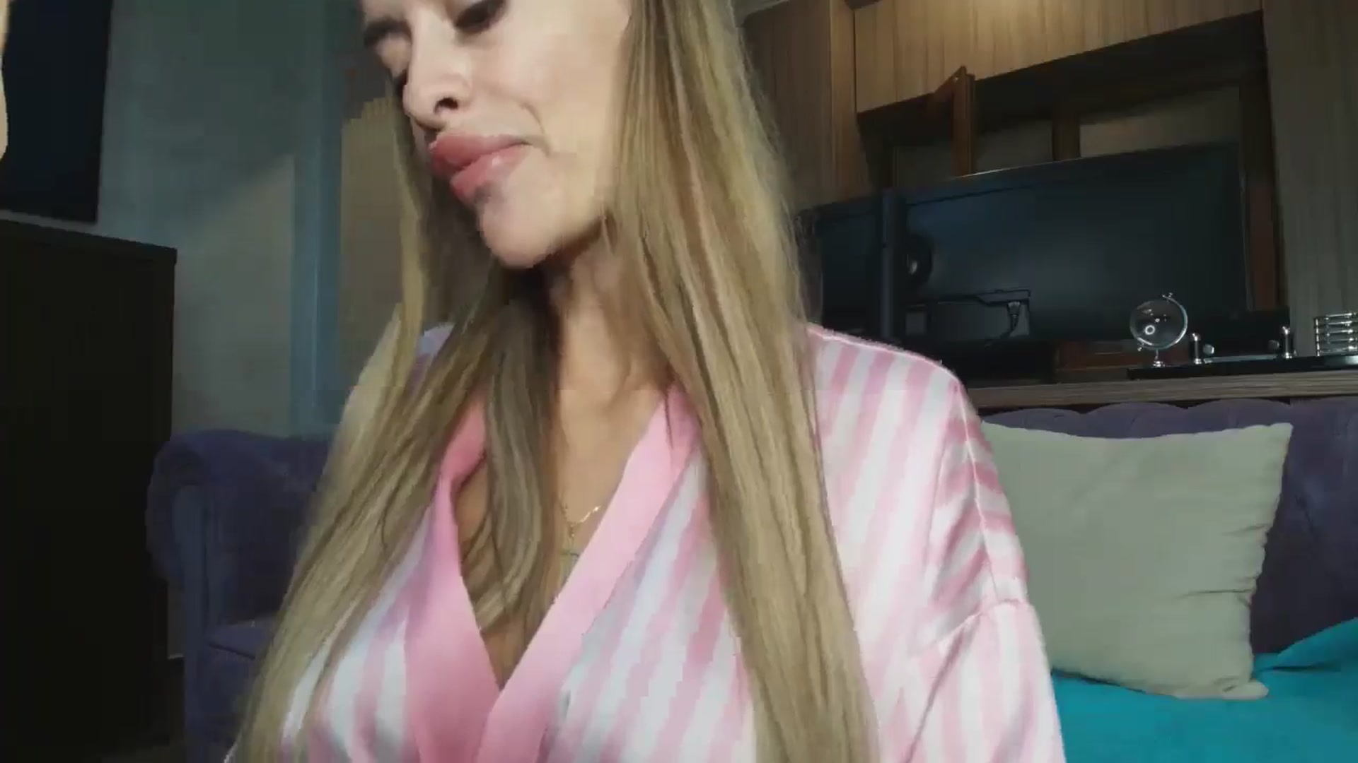 Gallery image thumbnail from KcRowan's myfreecams stream on, 07/31/2025, 09:00 image 20 of 20
