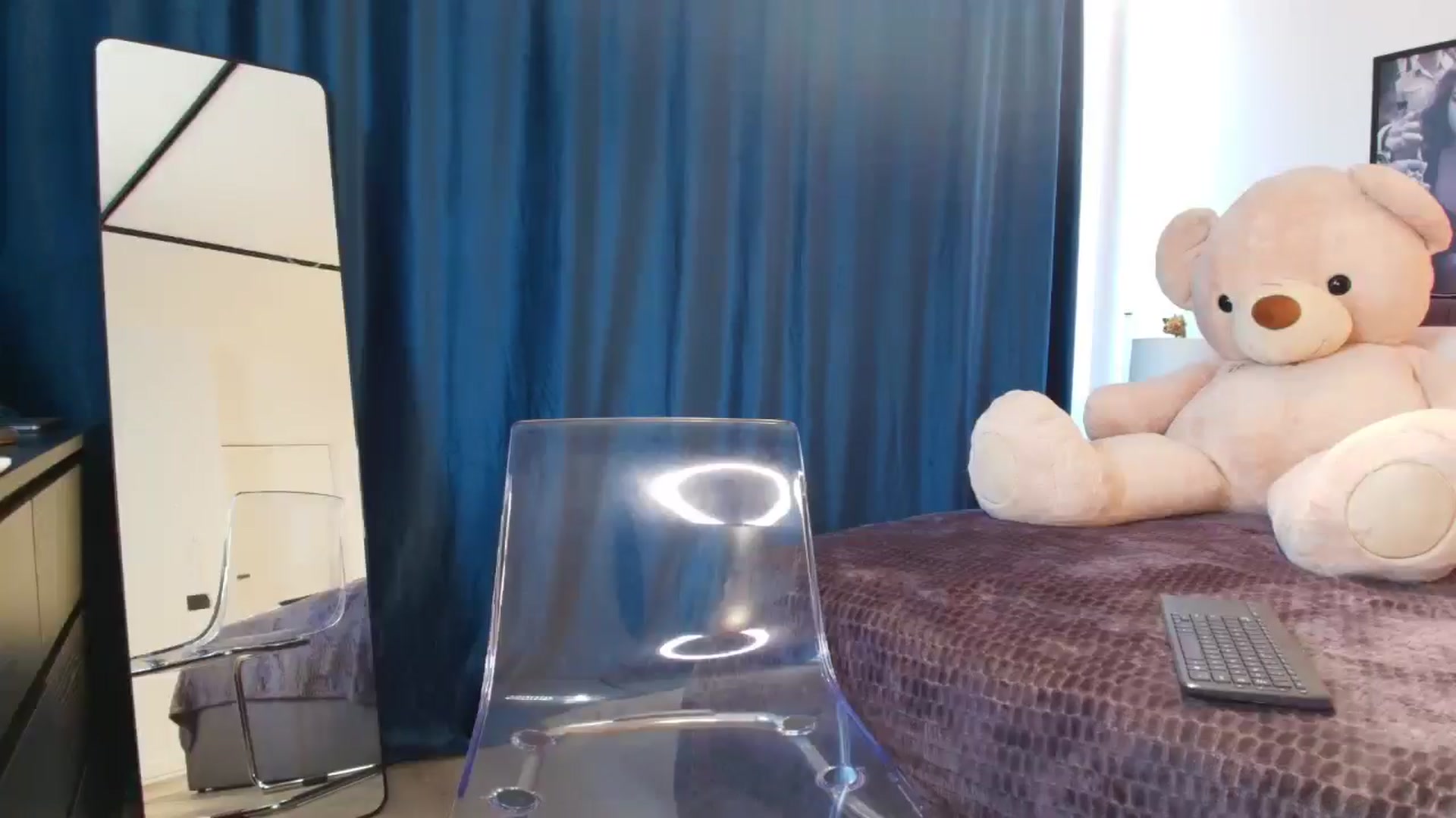 Gallery image thumbnail from KcRowan's myfreecams stream on, 08/04/2025, 12:16 image 10 of 20