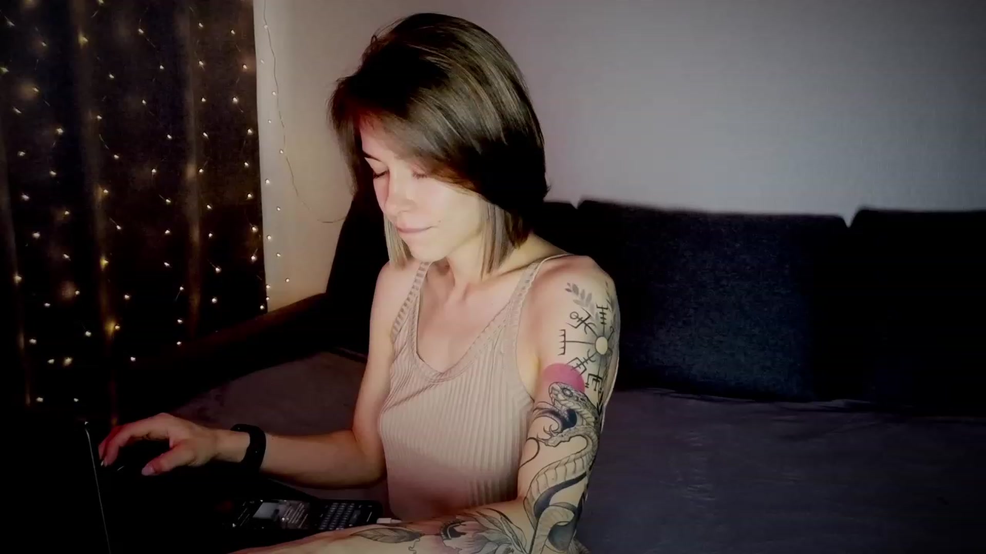 Gallery image thumbnail from KeepSpark's myfreecams stream on, 08/01/2023, 04:34 image 11 of 20