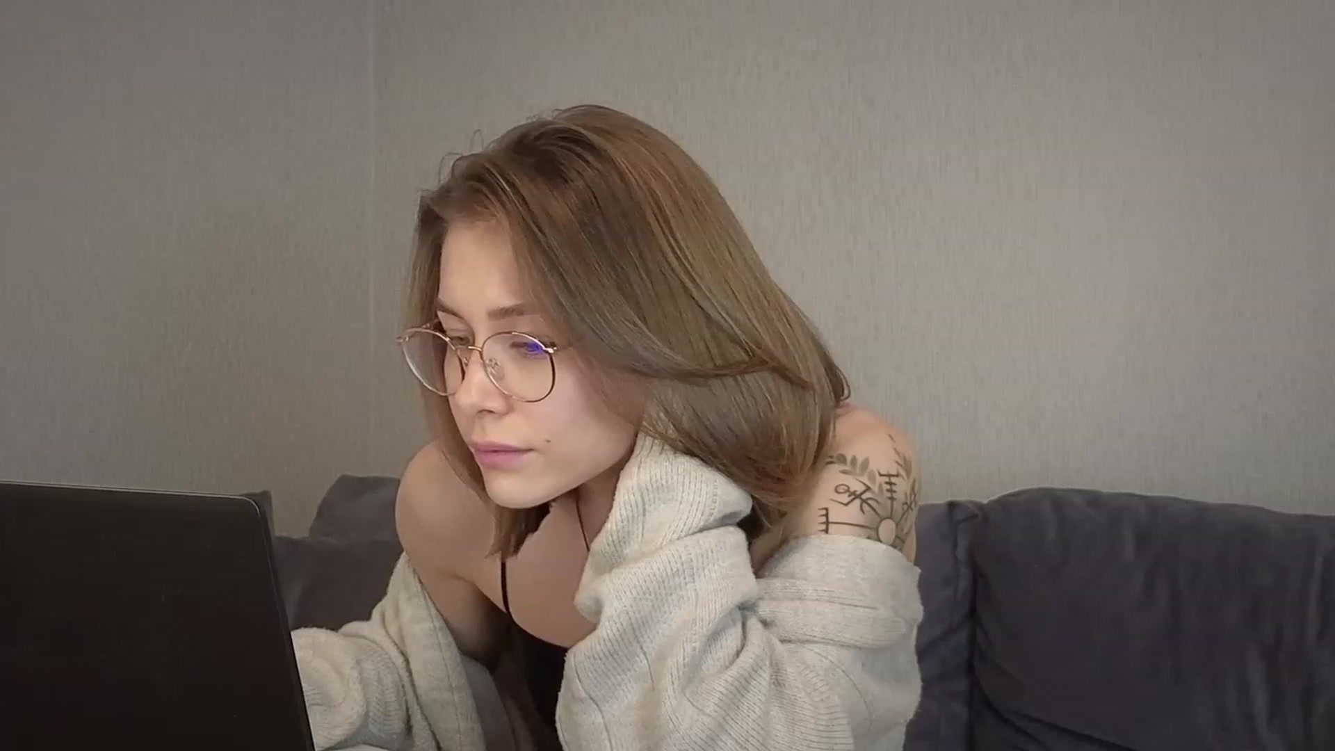Gallery image thumbnail from KeepSpark's myfreecams stream on, 10/20/2023, 07:27 image 18 of 20