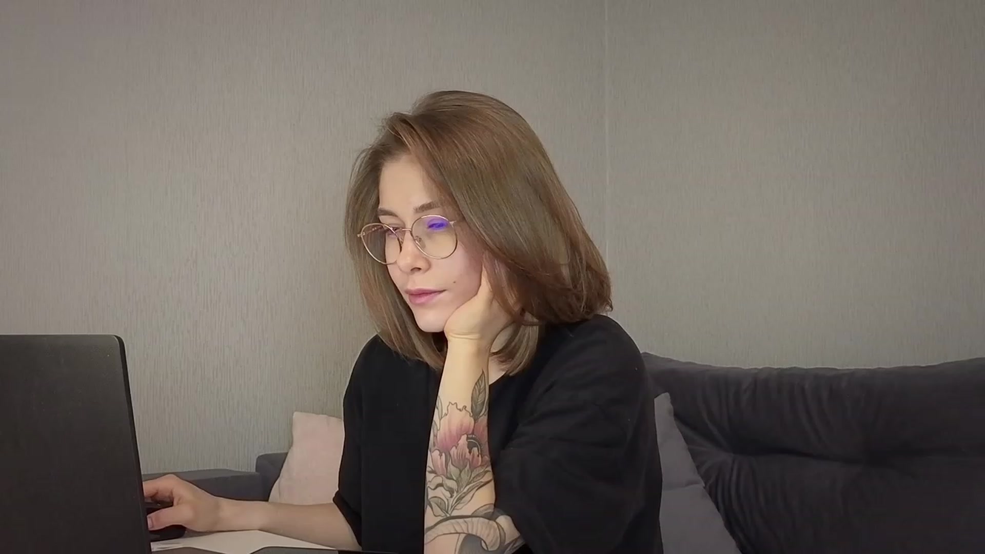Gallery image thumbnail from KeepSpark's myfreecams stream on, 12/05/2023, 07:00 image 14 of 20
