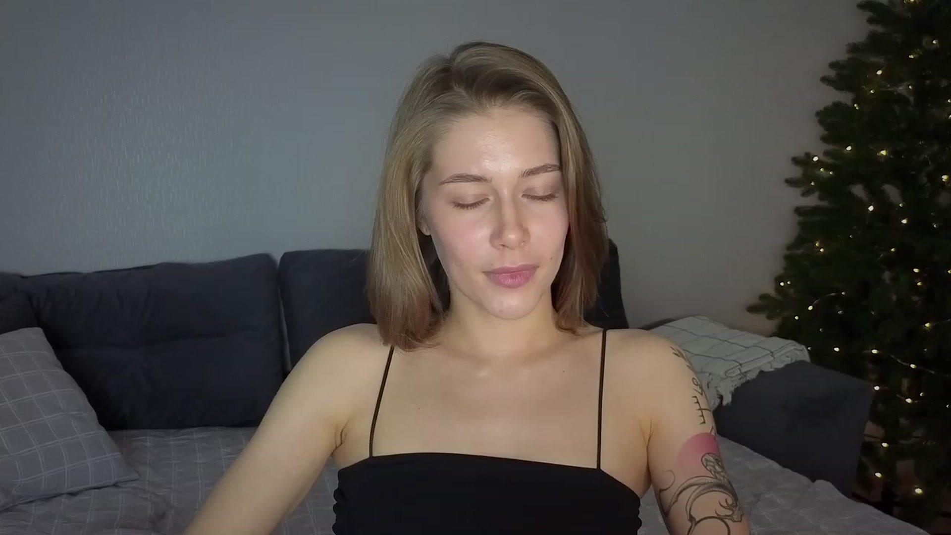 Gallery image thumbnail from KeepSpark's myfreecams stream on, 12/14/2023, 19:53 image 18 of 20