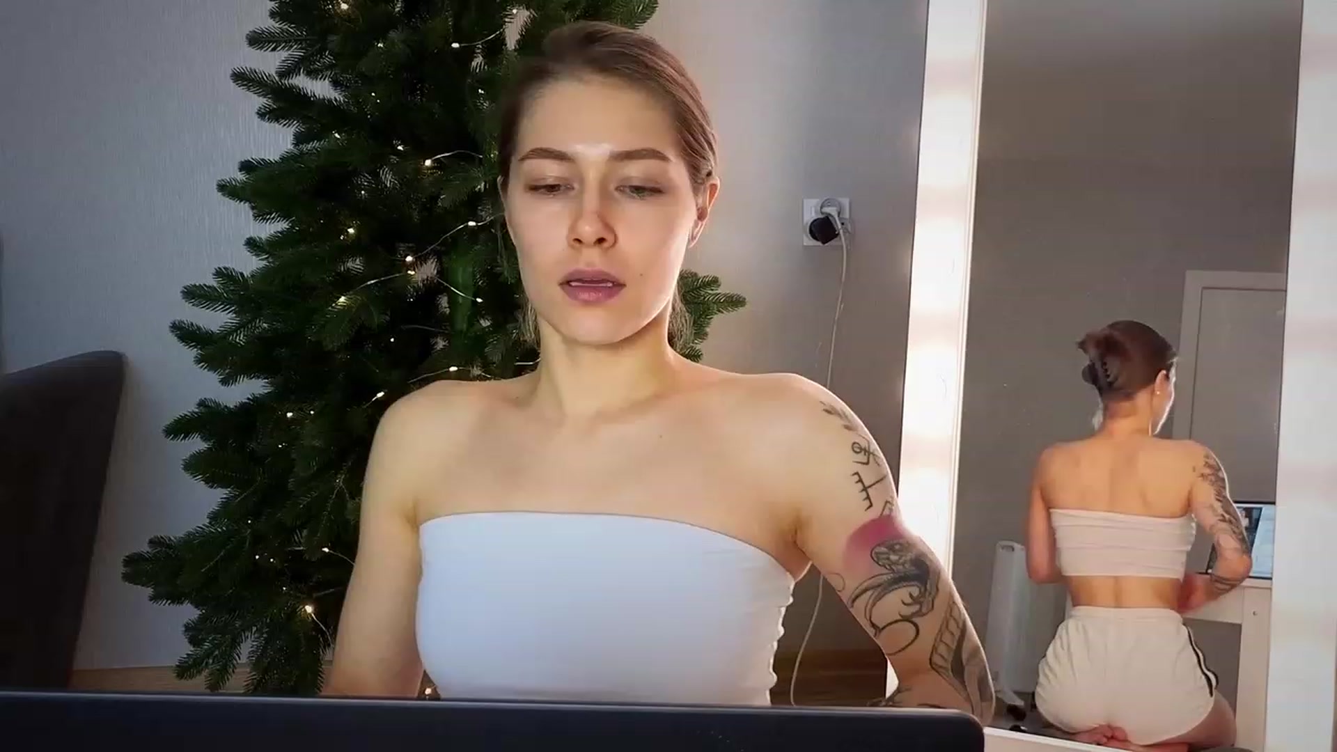 Gallery image thumbnail from KeepSpark's myfreecams stream on, 02/15/2024, 20:33 image 15 of 20