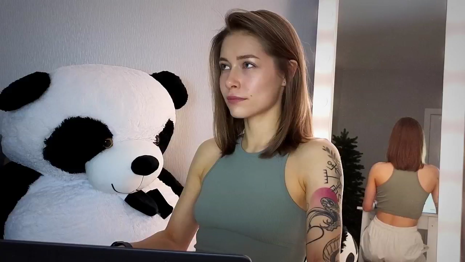 Gallery image thumbnail from KeepSpark's myfreecams stream on, 03/17/2024, 20:39 image 19 of 20