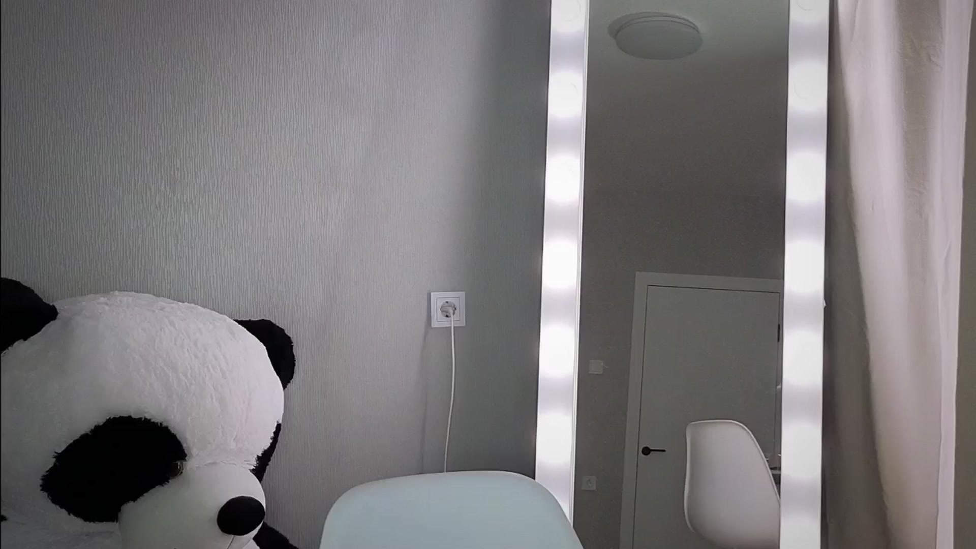 Gallery image thumbnail from KeepSpark's myfreecams stream on, 05/19/2024, 07:03 image 16 of 20