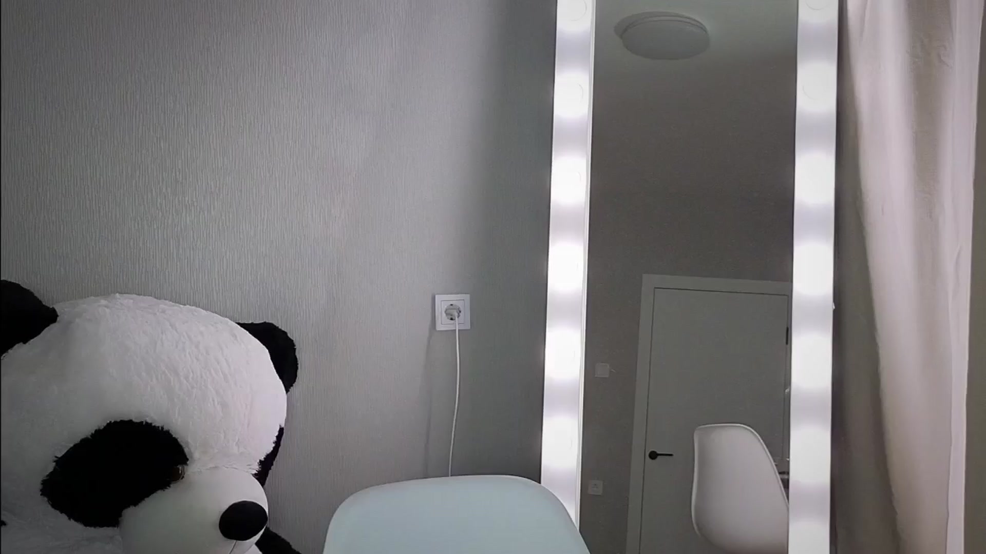 Gallery image thumbnail from KeepSpark's myfreecams stream on, 05/19/2024, 07:03 image 19 of 20