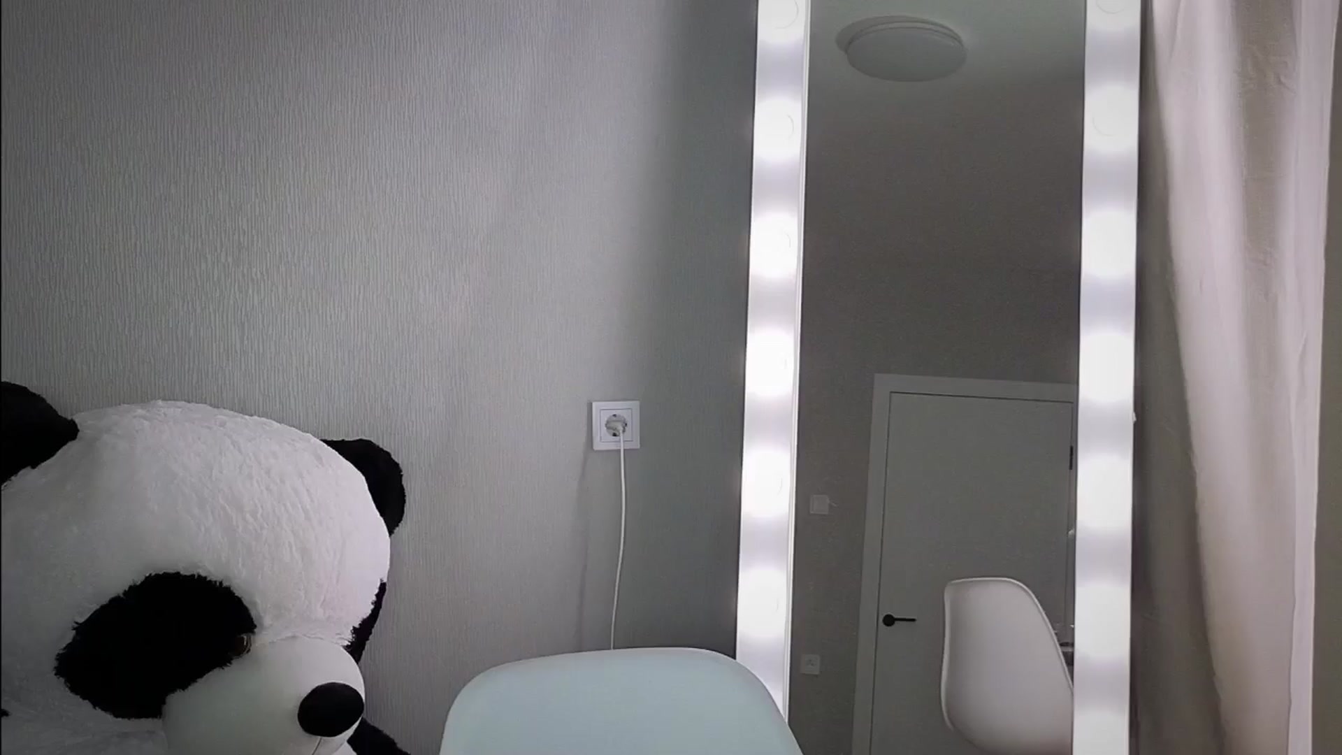 Gallery image thumbnail from KeepSpark's myfreecams stream on, 05/19/2024, 07:03 image 18 of 20