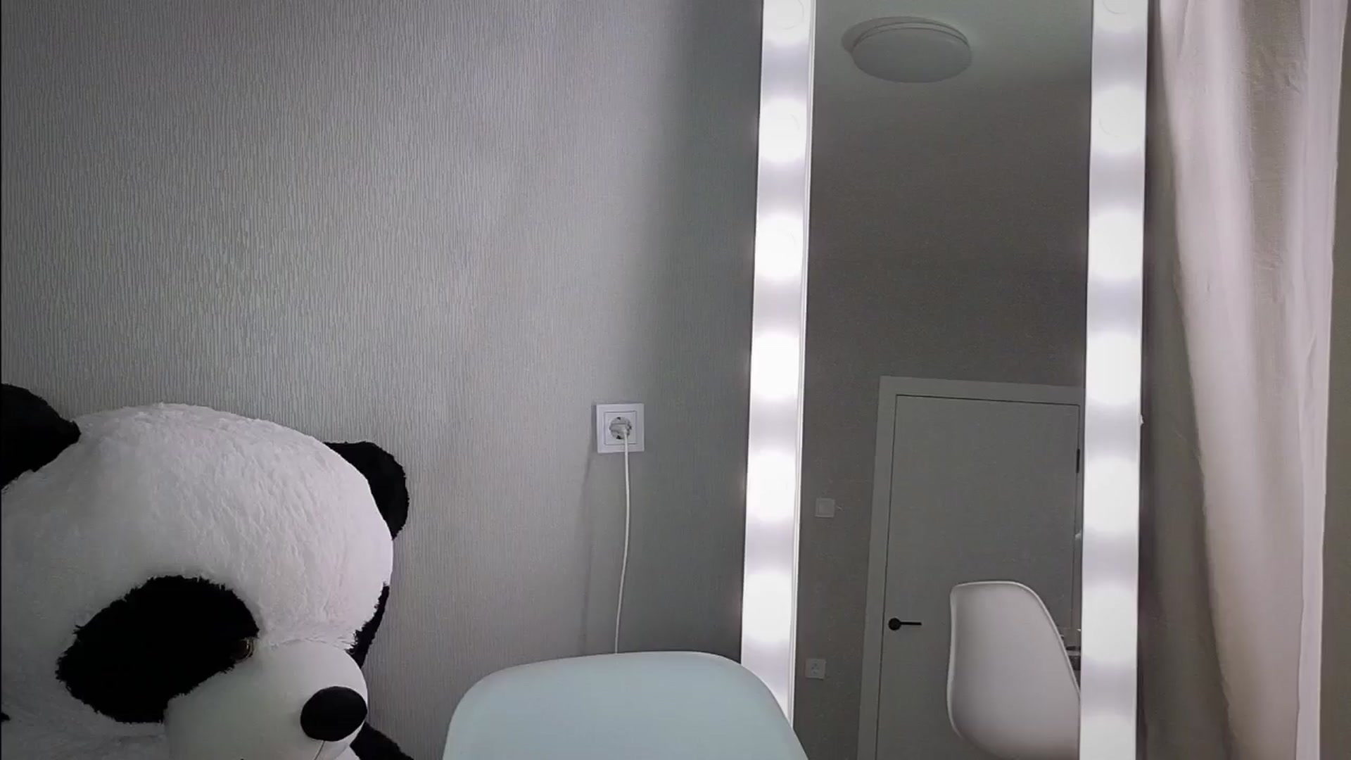 Gallery image thumbnail from KeepSpark's myfreecams stream on, 05/19/2024, 07:03 image 17 of 20