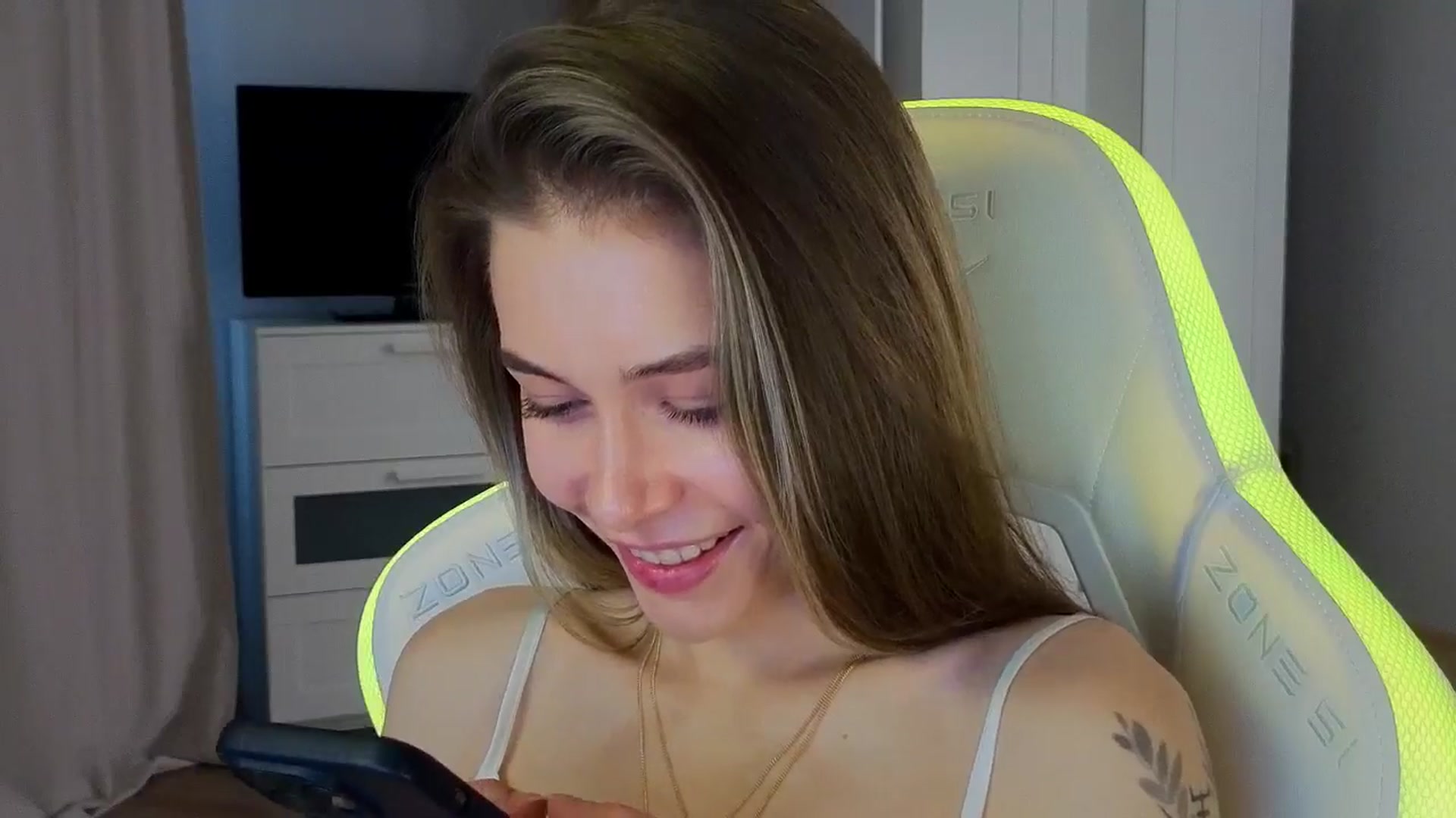 Gallery image thumbnail from KeepSpark's myfreecams stream on, 10/15/2024, 10:08 image 16 of 20
