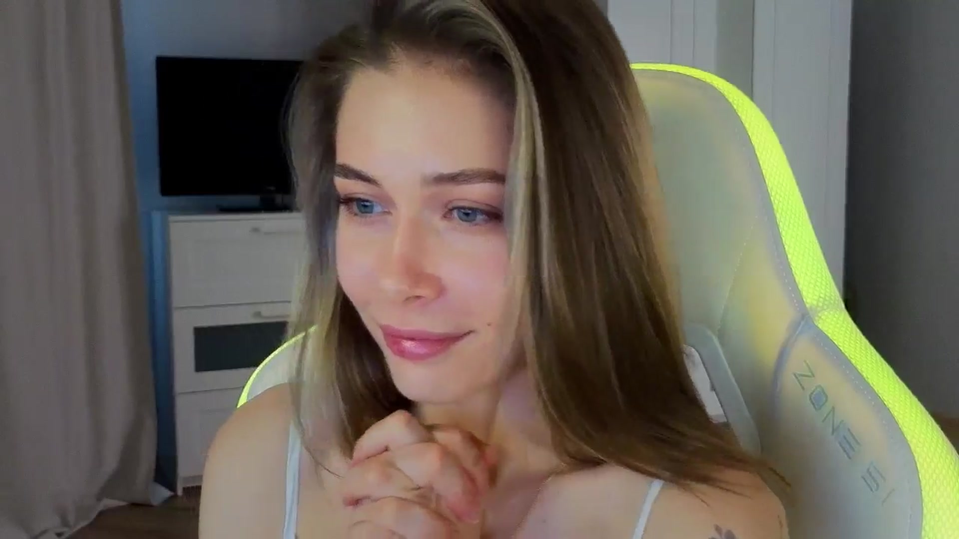 Gallery image thumbnail from KeepSpark's myfreecams stream on, 10/15/2024, 10:08 image 15 of 20