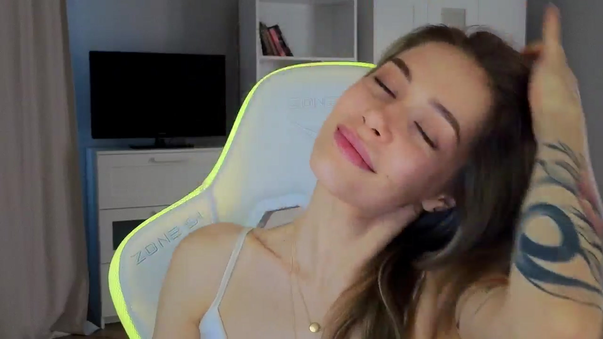 Gallery image thumbnail from KeepSpark's myfreecams stream on, 10/15/2024, 10:08 image 2 of 20