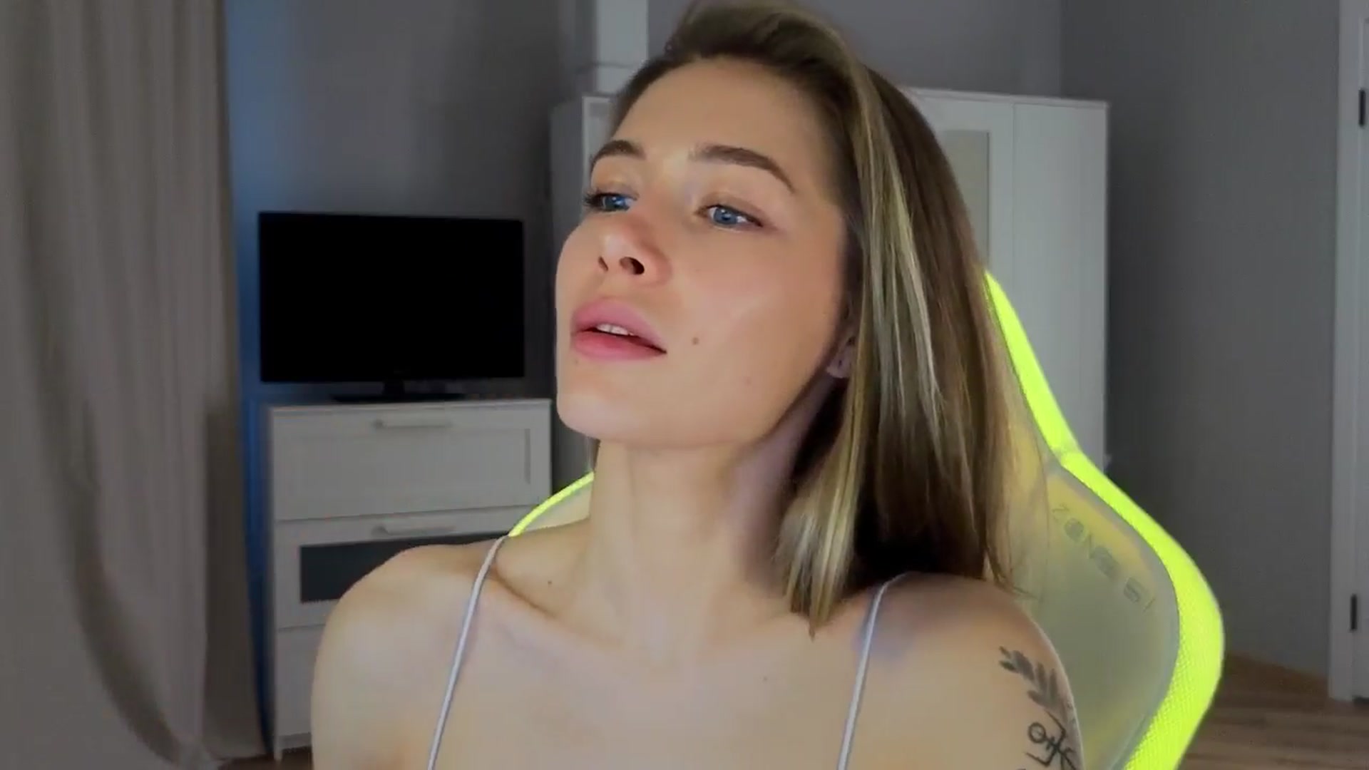 Gallery image thumbnail from KeepSpark's myfreecams stream on, 10/17/2024, 07:37 image 9 of 20