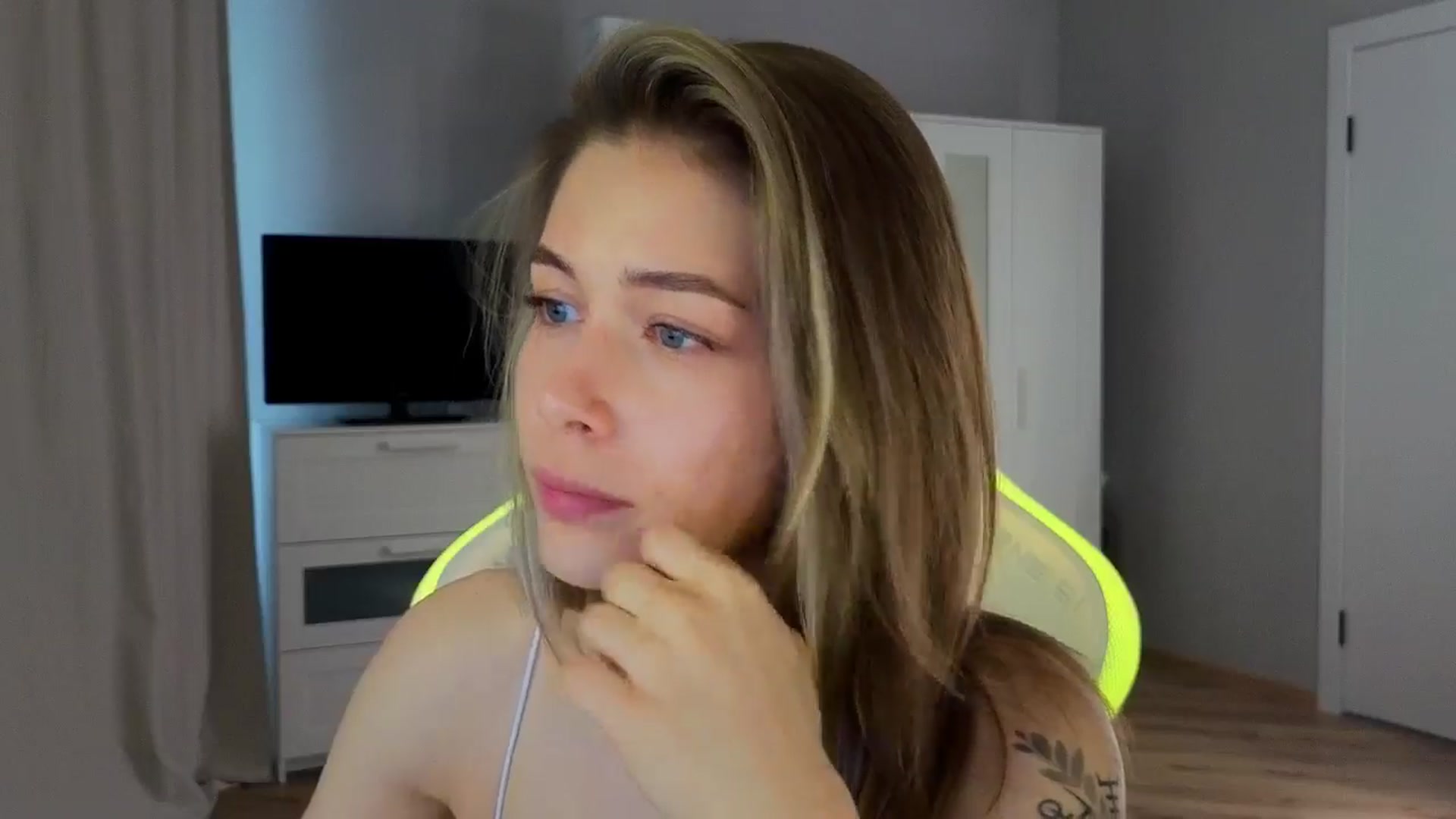 Gallery image thumbnail from KeepSpark's myfreecams stream on, 10/17/2024, 09:59 image 4 of 20
