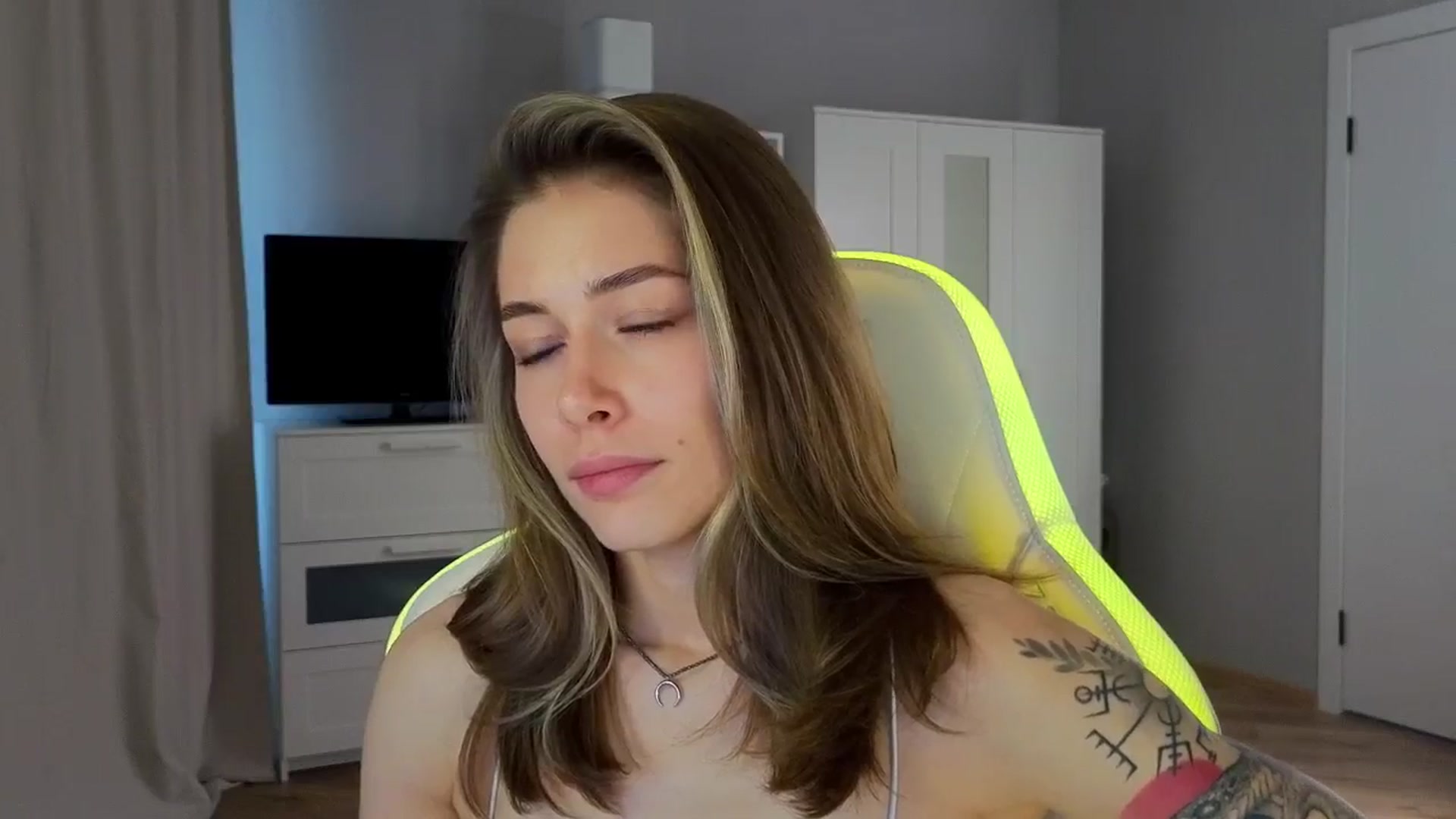 Gallery image thumbnail from KeepSpark's myfreecams stream on, 10/17/2024, 09:59 image 8 of 20