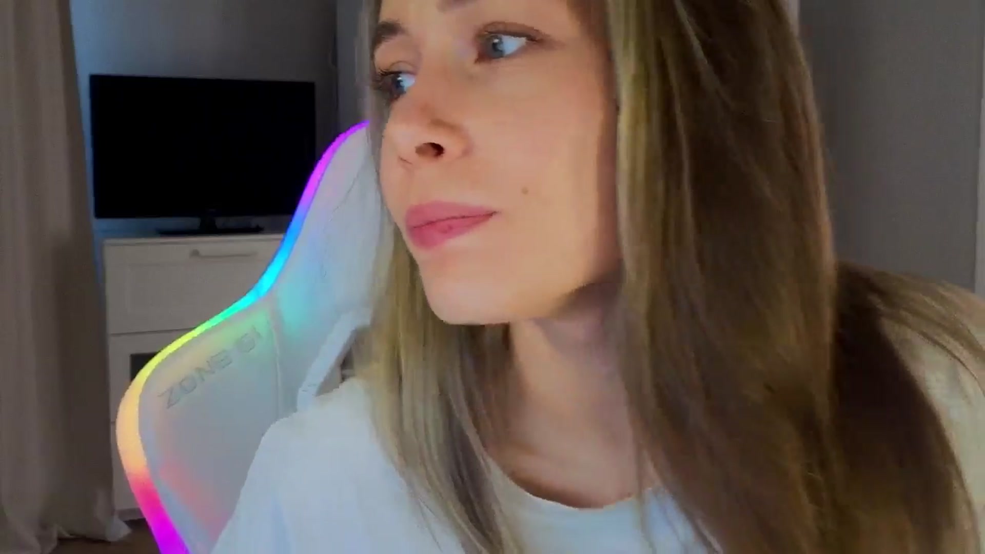 Gallery image thumbnail from KeepSpark's myfreecams stream on, 10/18/2024, 07:49 image 6 of 20