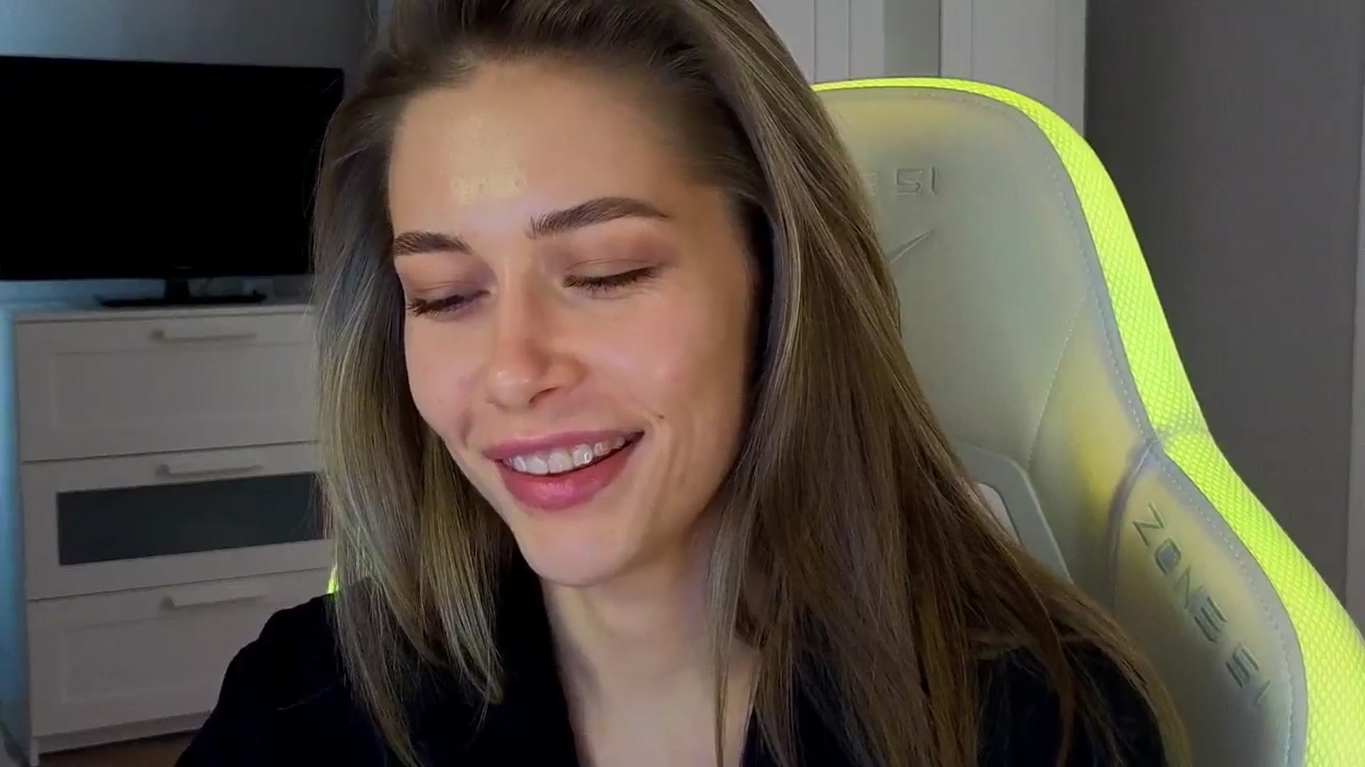 Gallery image thumbnail from KeepSpark's myfreecams stream on, 10/19/2024, 09:14 image 14 of 20