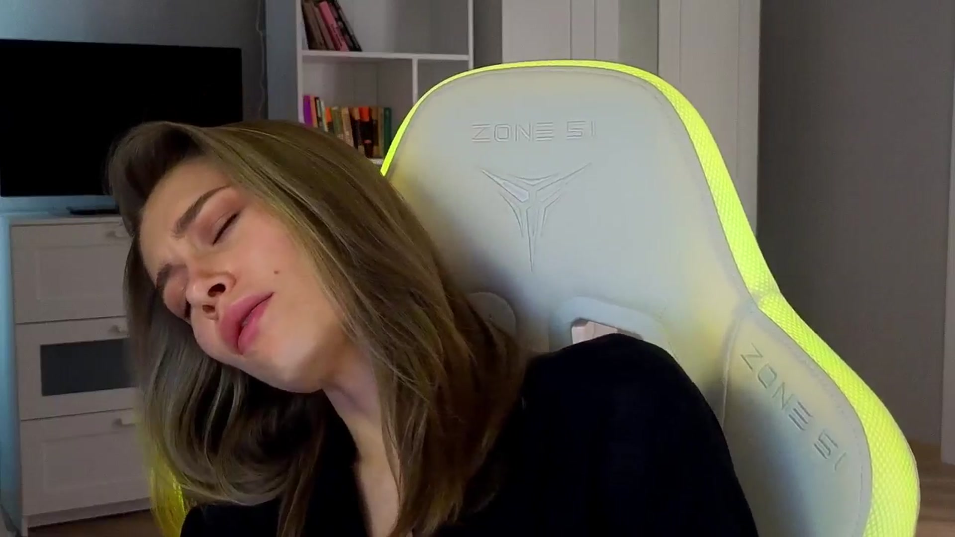 Gallery image thumbnail from KeepSpark's myfreecams stream on, 10/19/2024, 09:14 image 11 of 20