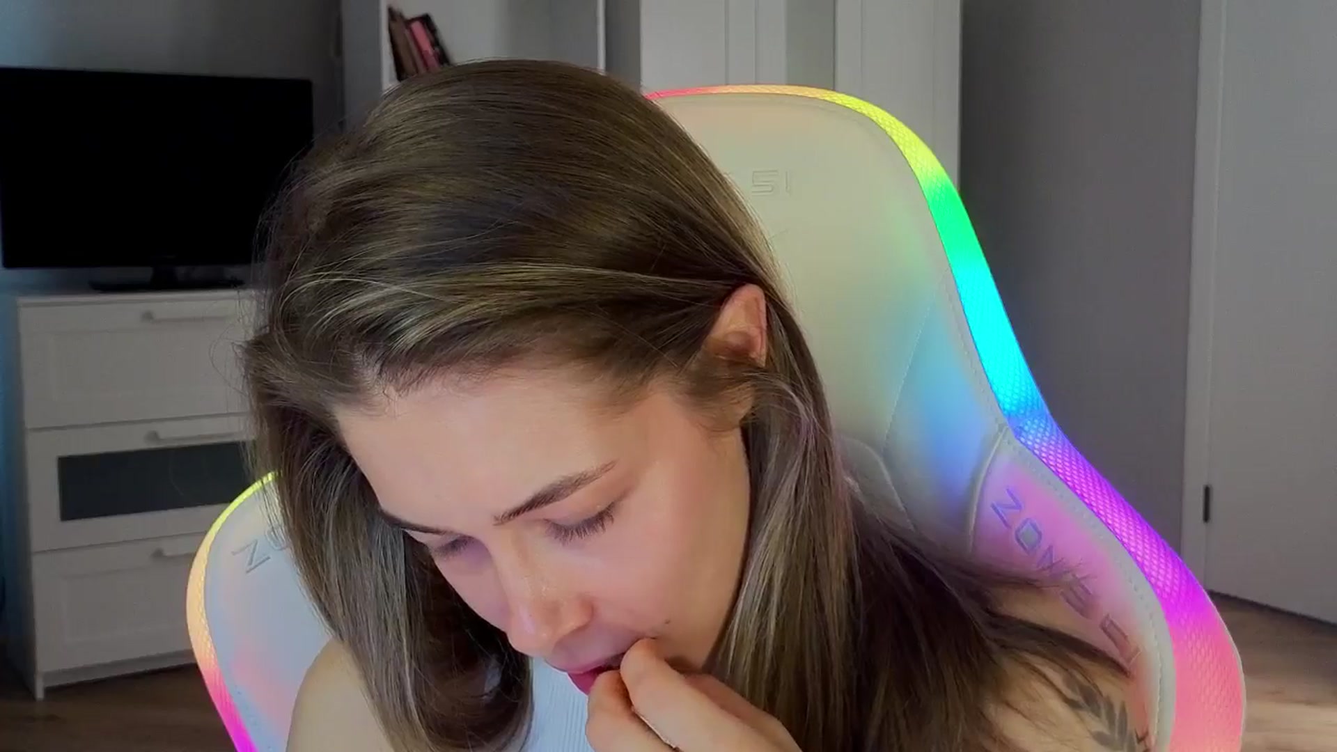Gallery image thumbnail from KeepSpark's myfreecams stream on, 10/21/2024, 07:30 image 17 of 20