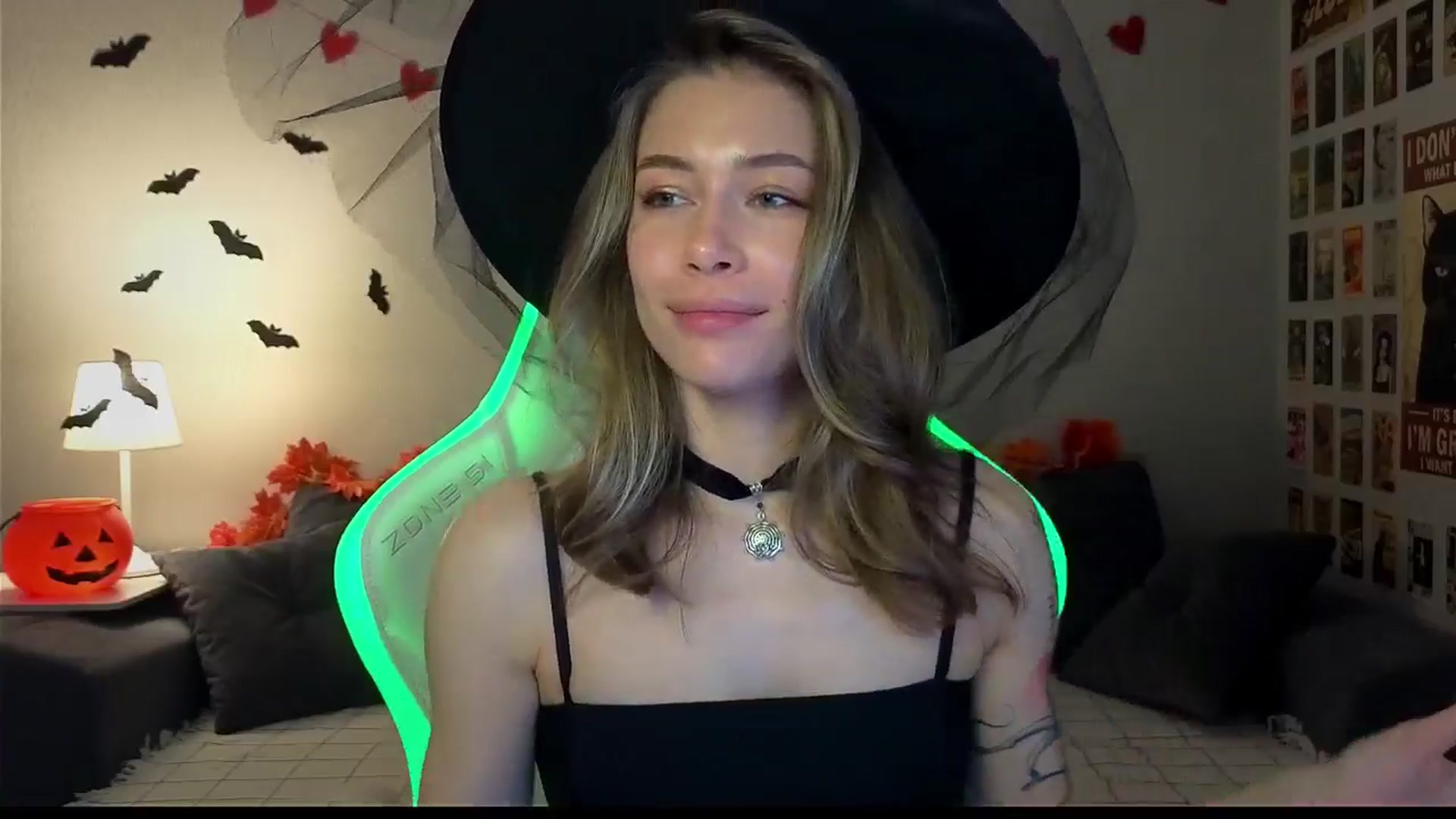 Gallery image thumbnail from KeepSpark's myfreecams stream on, 10/28/2024, 08:12 image 19 of 20