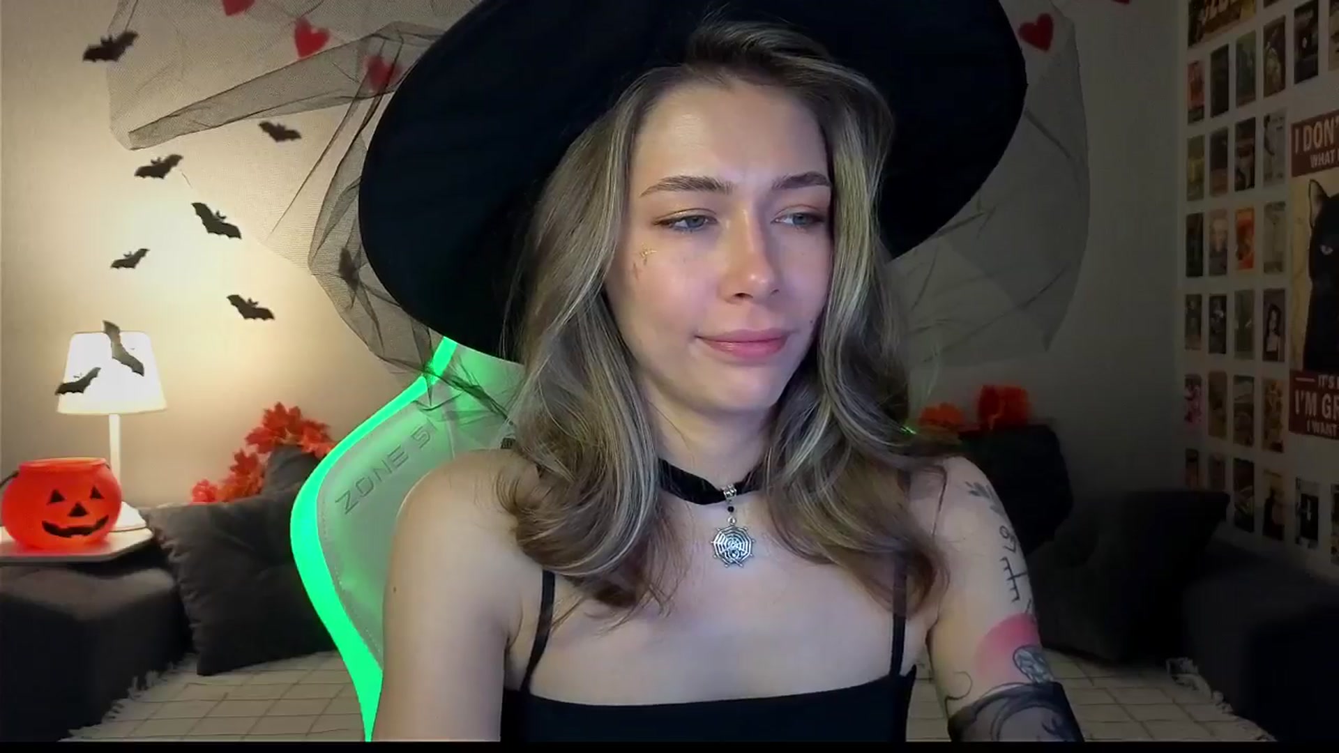 Gallery image thumbnail from KeepSpark's myfreecams stream on, 10/28/2024, 08:12 image 17 of 20