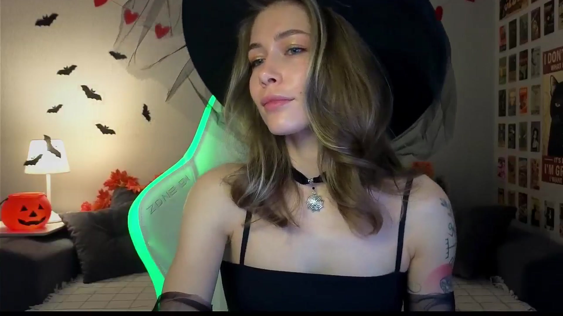 Gallery image thumbnail from KeepSpark's myfreecams stream on, 10/28/2024, 08:12 image 15 of 20