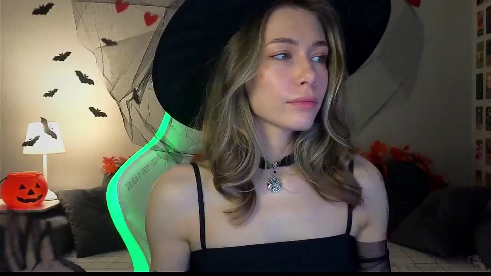 Gallery image thumbnail from KeepSpark's myfreecams stream on, 10/28/2024, 08:12 image 2 of 20