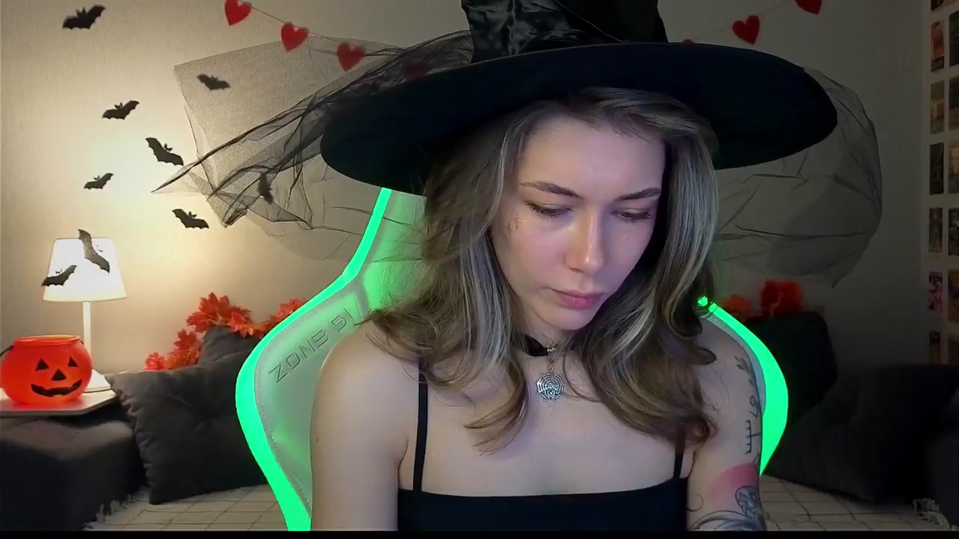 Gallery image thumbnail from KeepSpark's myfreecams stream on, 10/28/2024, 08:12 image 8 of 20