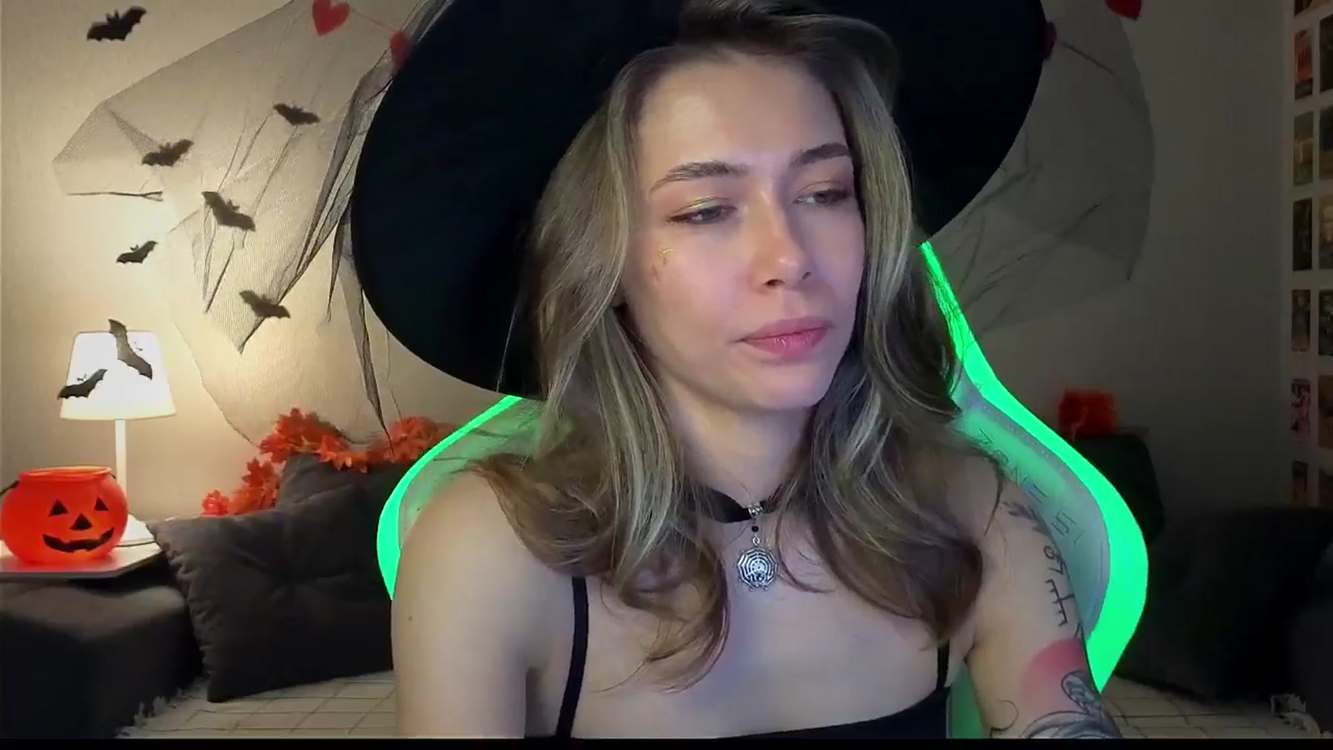 Gallery image thumbnail from KeepSpark's myfreecams stream on, 10/28/2024, 08:12 image 11 of 20