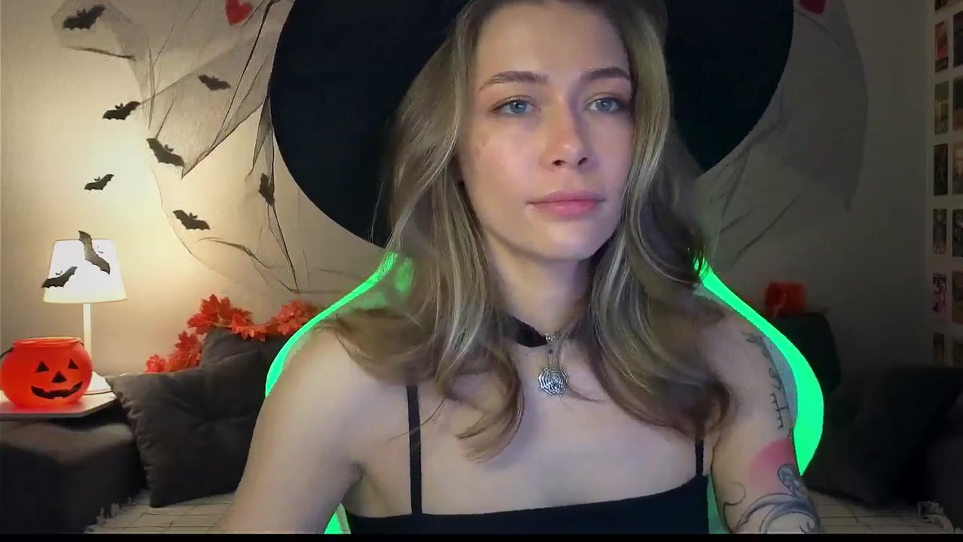 Gallery image thumbnail from KeepSpark's myfreecams stream on, 10/28/2024, 08:12 image 10 of 20