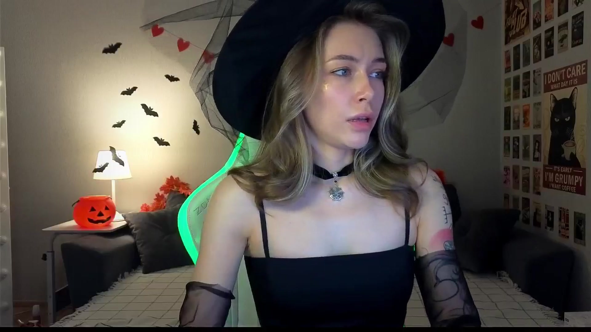 Gallery image thumbnail from KeepSpark's myfreecams stream on, 10/28/2024, 08:12 image 14 of 20