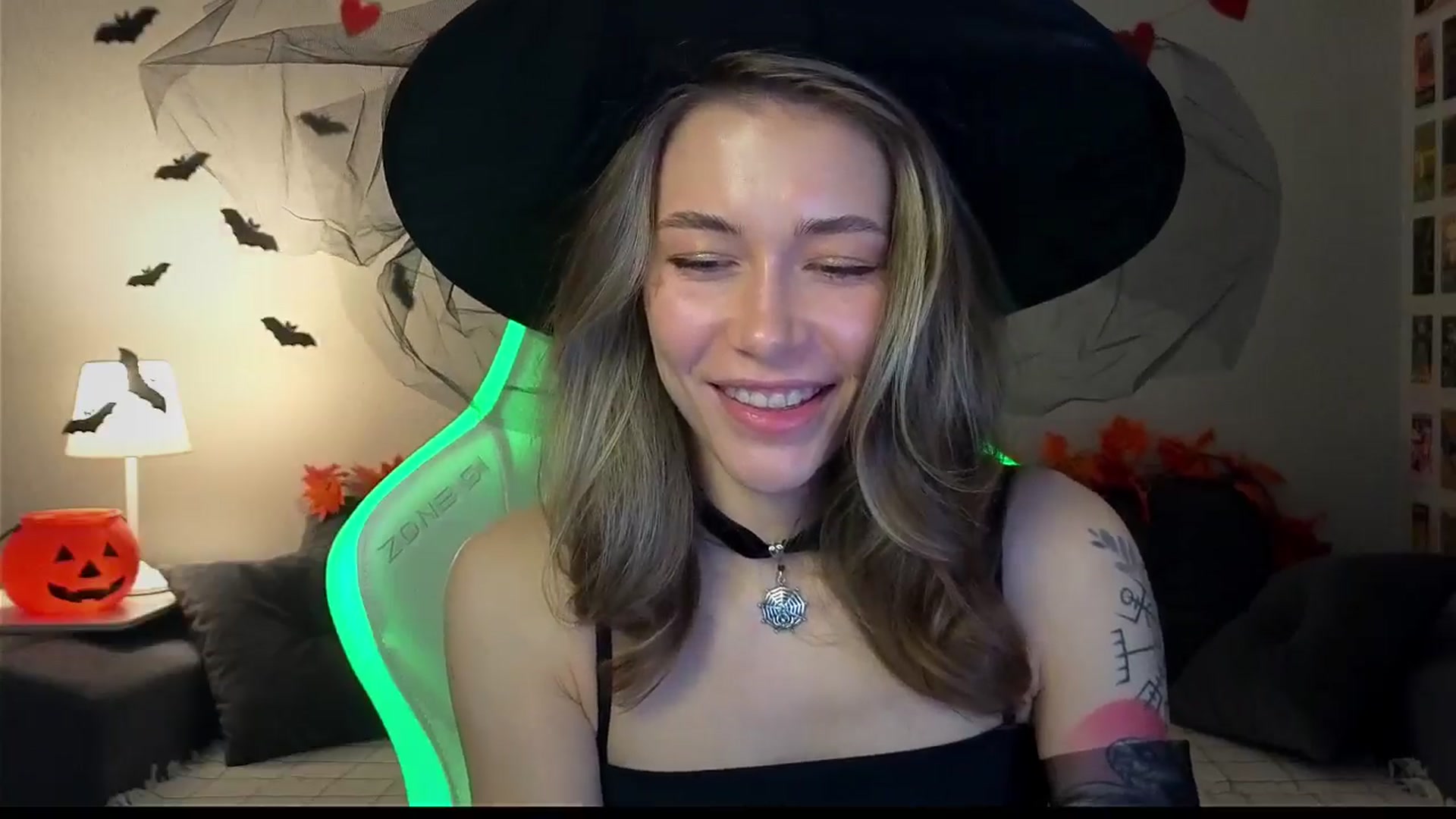 Gallery image thumbnail from KeepSpark's myfreecams stream on, 10/28/2024, 08:12 image 4 of 20