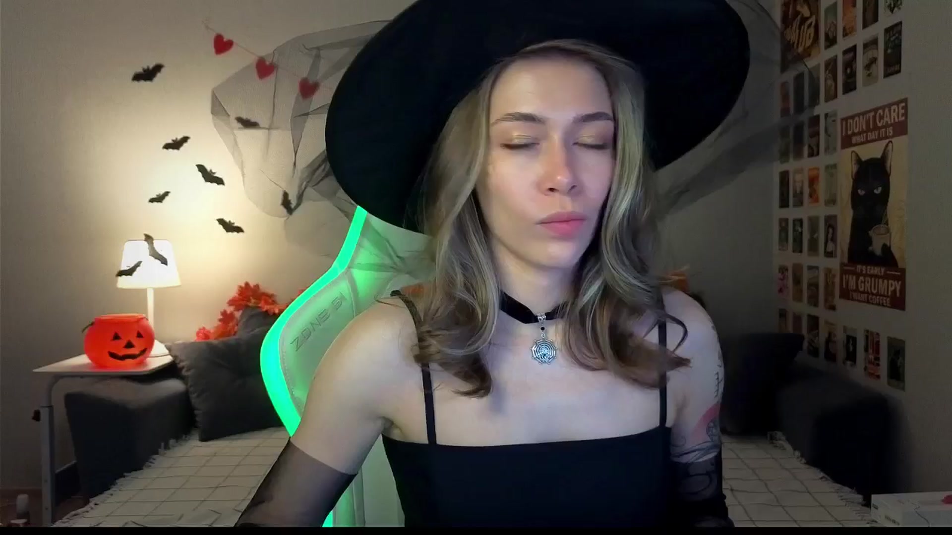 Gallery image thumbnail from KeepSpark's myfreecams stream on, 10/28/2024, 08:38 image 18 of 20
