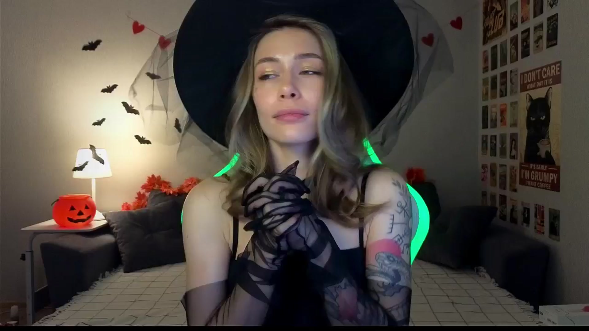 Gallery image thumbnail from KeepSpark's myfreecams stream on, 10/28/2024, 08:38 image 17 of 20