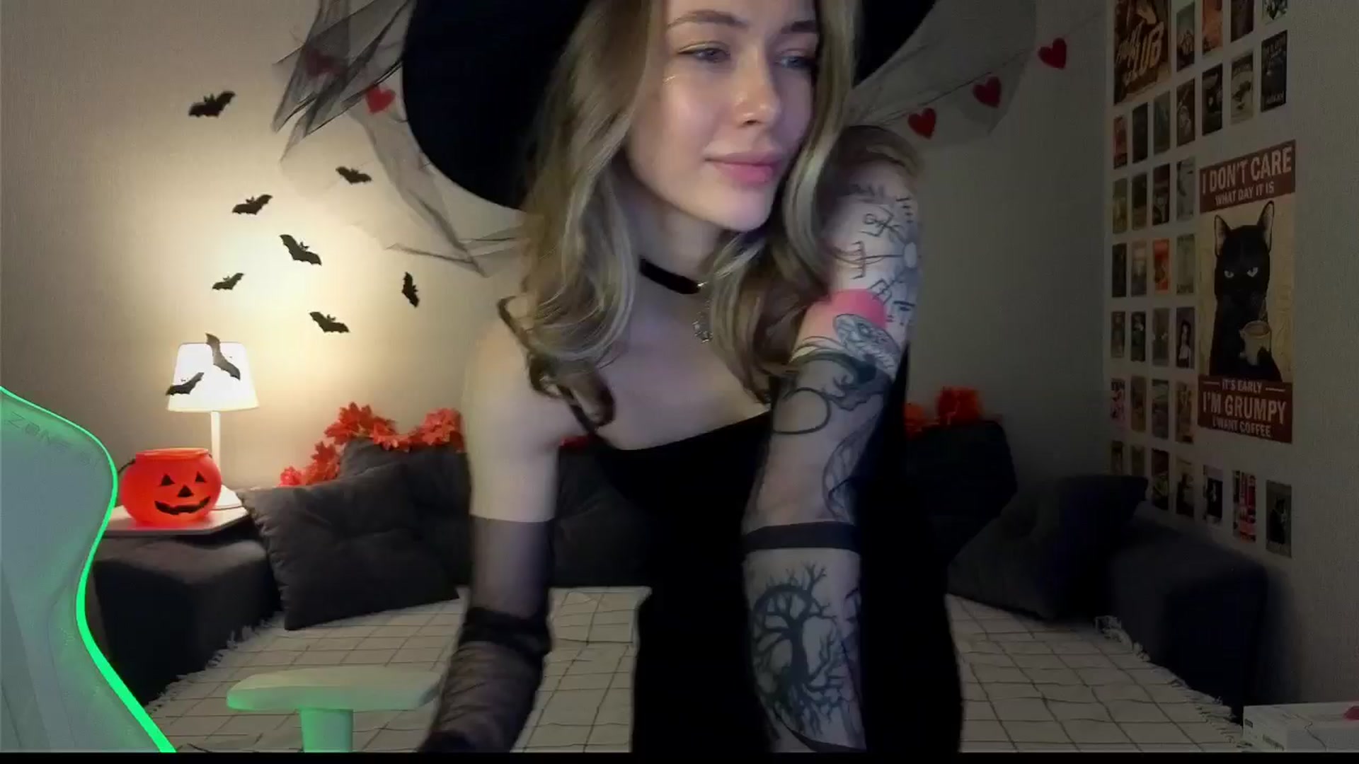 Gallery image thumbnail from KeepSpark's myfreecams stream on, 10/28/2024, 08:38 image 13 of 20