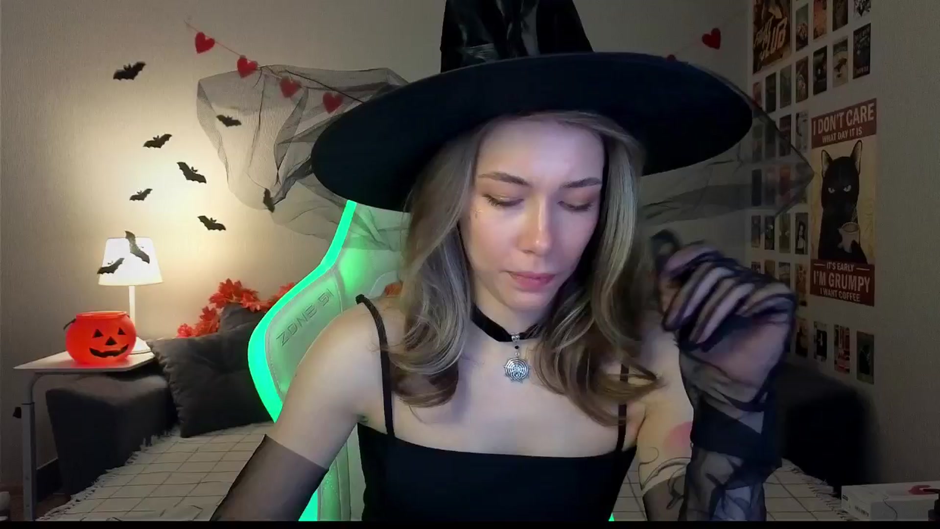 Gallery image thumbnail from KeepSpark's myfreecams stream on, 10/28/2024, 08:38 image 19 of 20