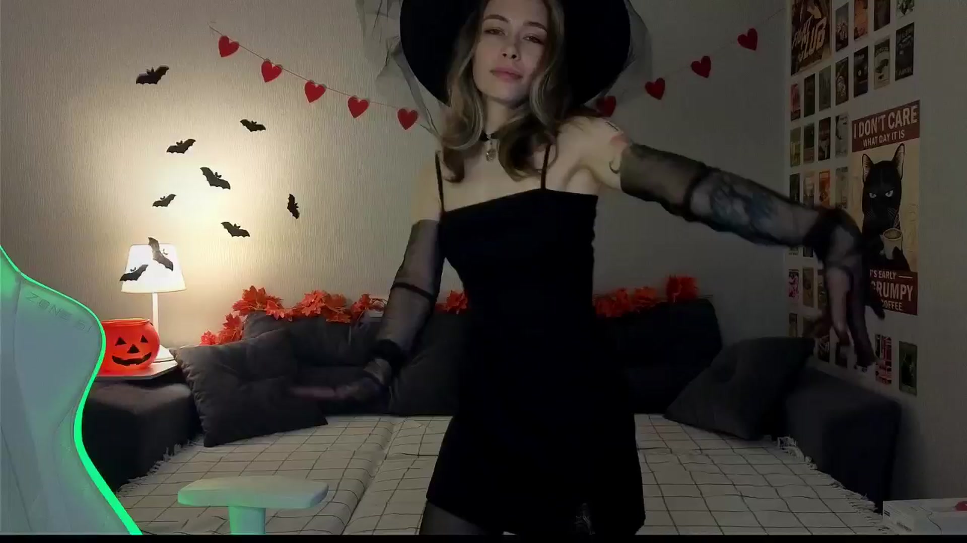 Gallery image thumbnail from KeepSpark's myfreecams stream on, 10/28/2024, 08:38 image 14 of 20