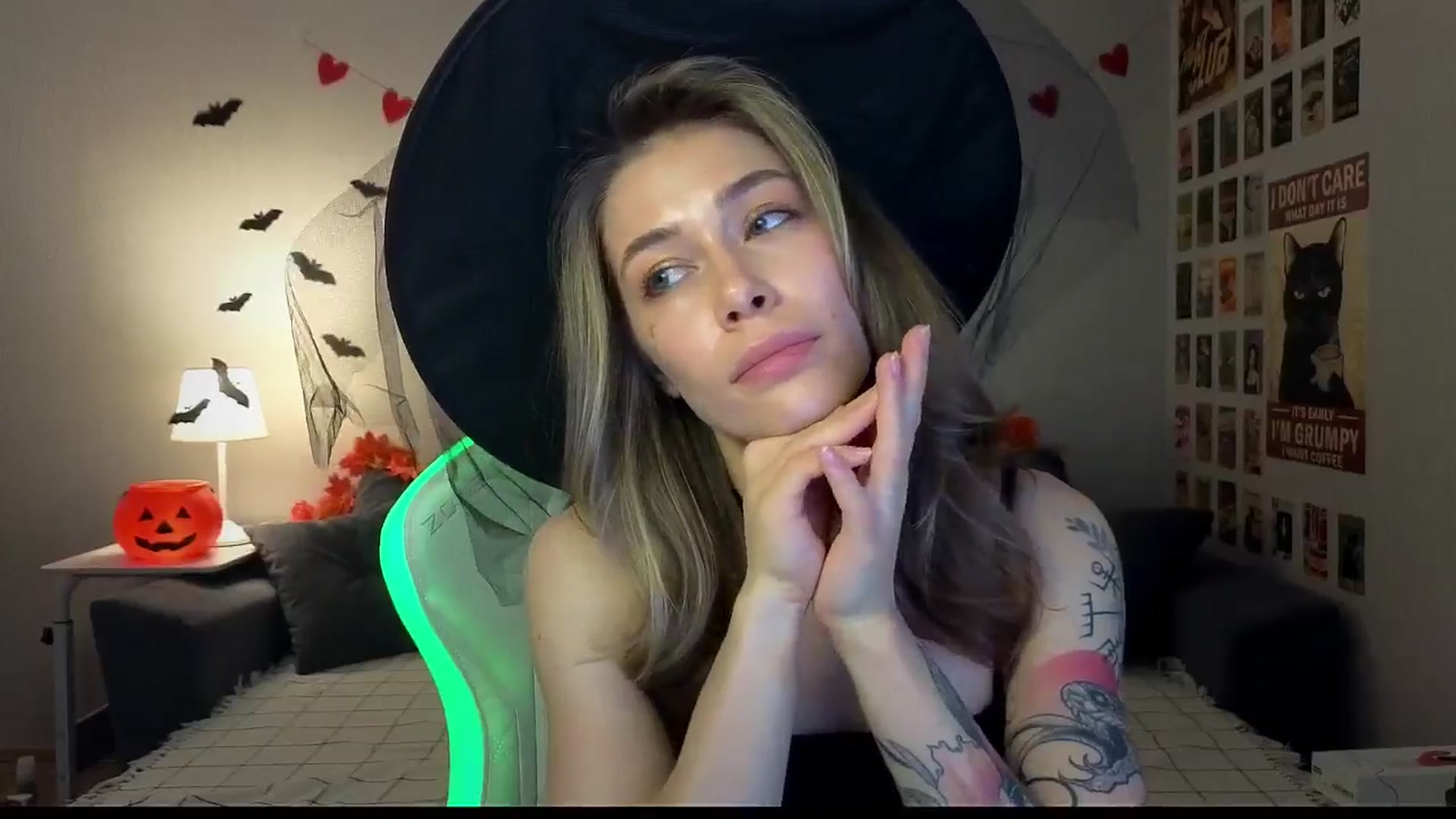 Gallery image thumbnail from KeepSpark's myfreecams stream on, 10/28/2024, 10:53 image 9 of 20