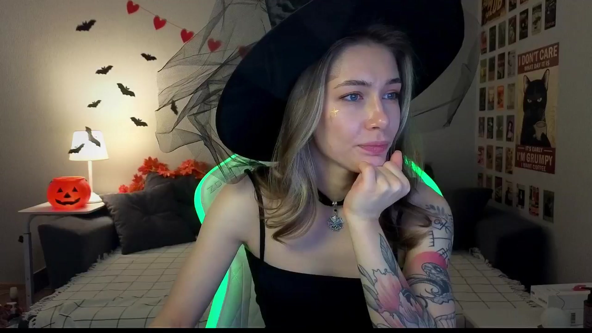 Gallery image thumbnail from KeepSpark's myfreecams stream on, 10/28/2024, 10:53 image 15 of 20