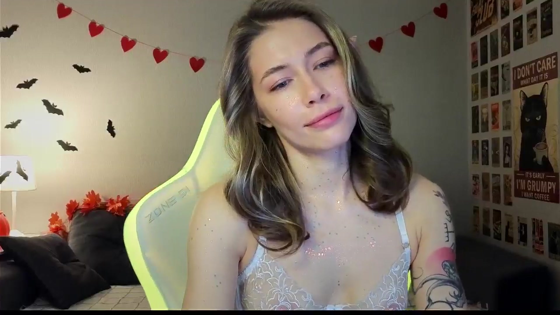 Gallery image thumbnail from KeepSpark's myfreecams stream on, 10/31/2024, 07:32 image 18 of 20