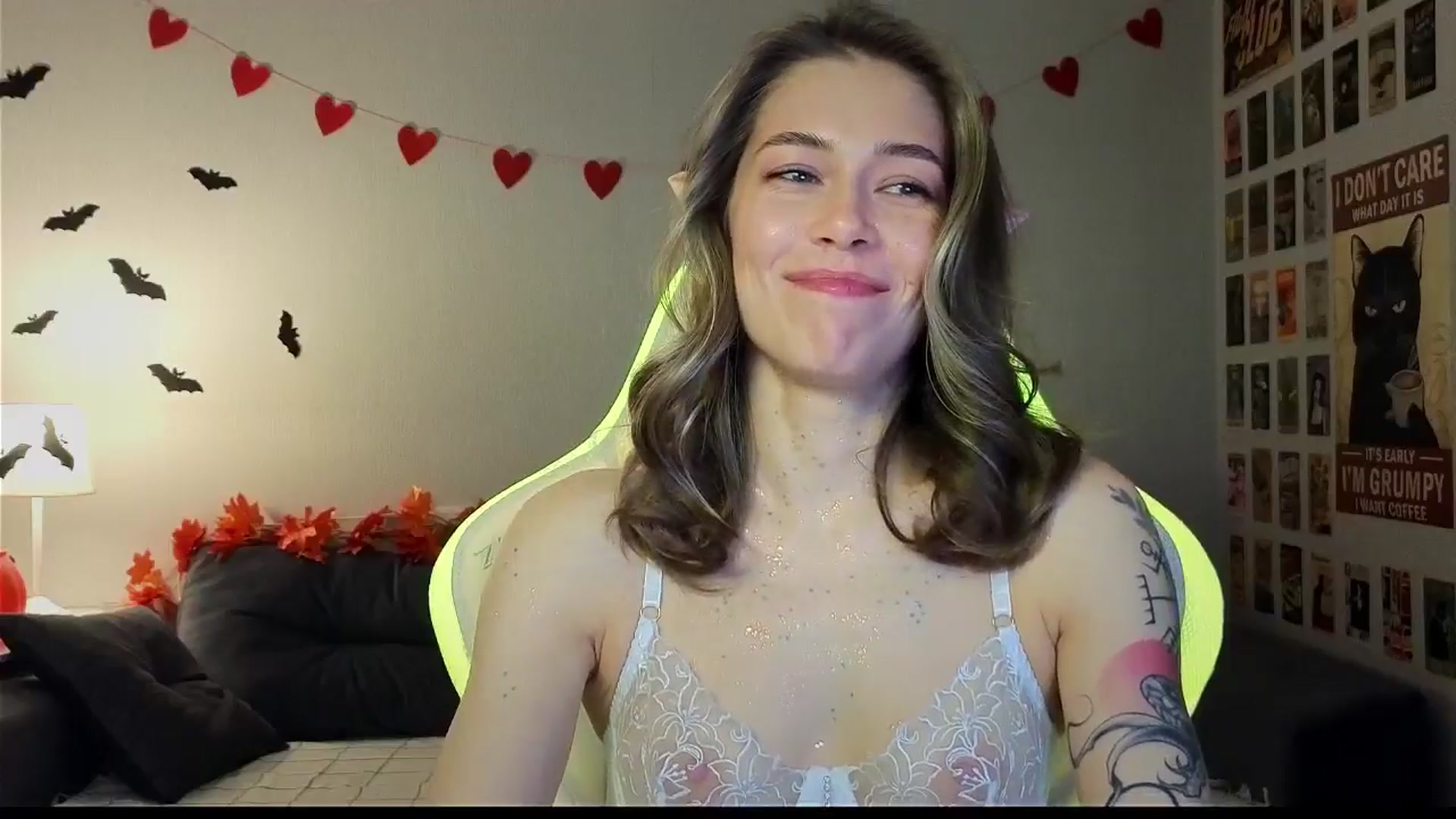 Gallery image thumbnail from KeepSpark's myfreecams stream on, 10/31/2024, 07:32 image 17 of 20