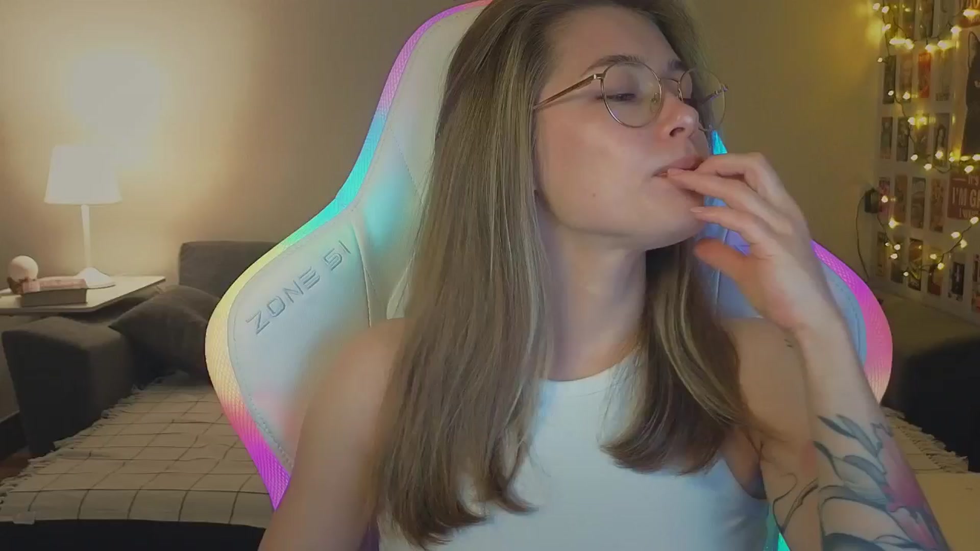 Gallery image thumbnail from KeepSpark's myfreecams stream on, 11/19/2024, 08:17 image 14 of 20