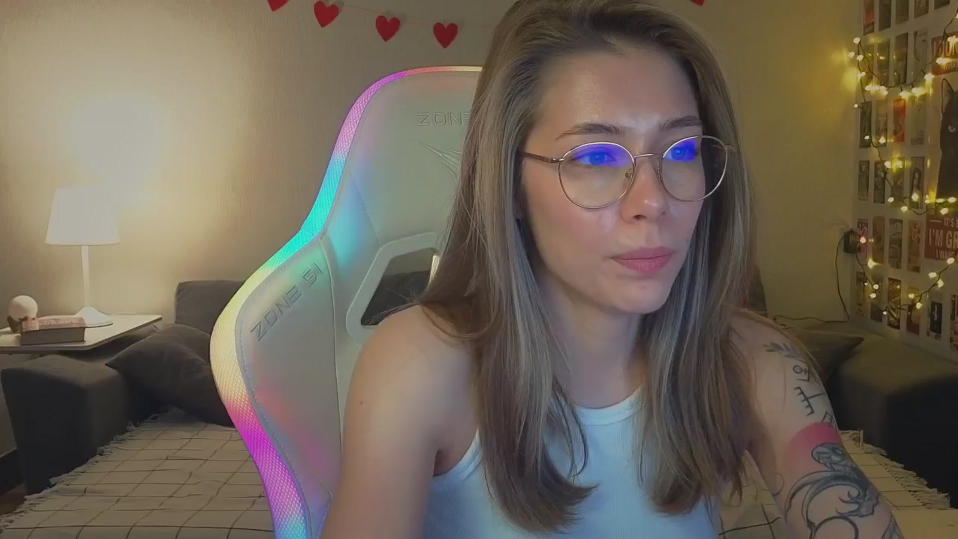 Gallery image thumbnail from KeepSpark's myfreecams stream on, 11/19/2024, 08:17 image 17 of 20