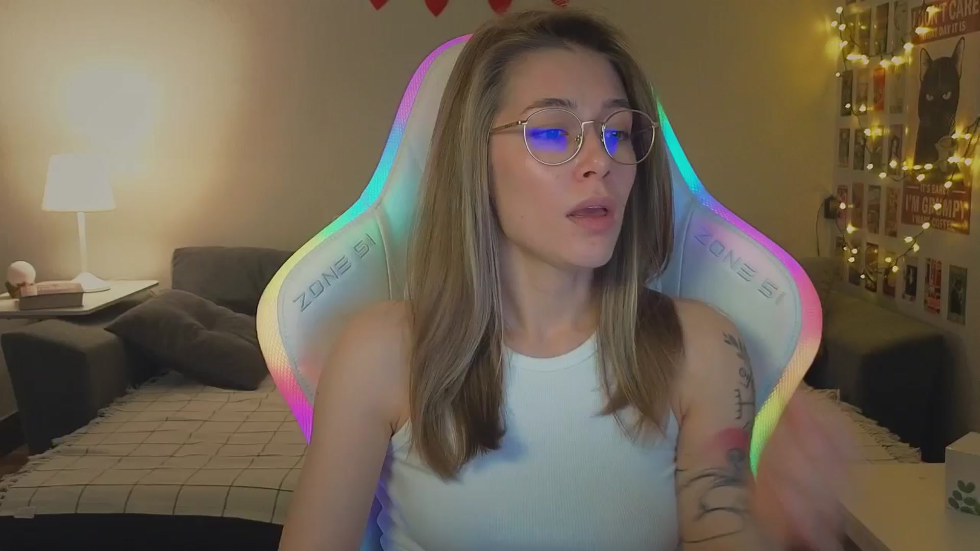 Gallery image thumbnail from KeepSpark's myfreecams stream on, 11/19/2024, 08:58 image 16 of 20