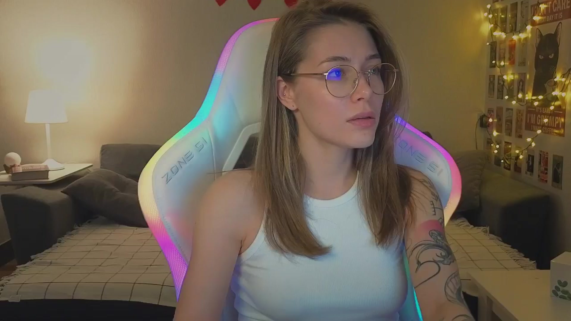 Gallery image thumbnail from KeepSpark's myfreecams stream on, 11/19/2024, 08:58 image 19 of 20