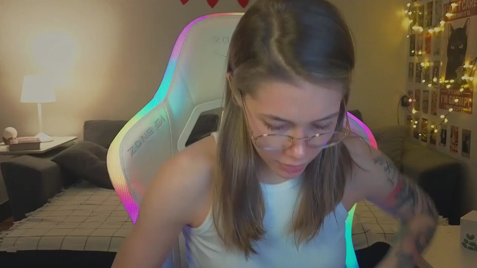 Gallery image thumbnail from KeepSpark's myfreecams stream on, 11/19/2024, 08:58 image 18 of 20