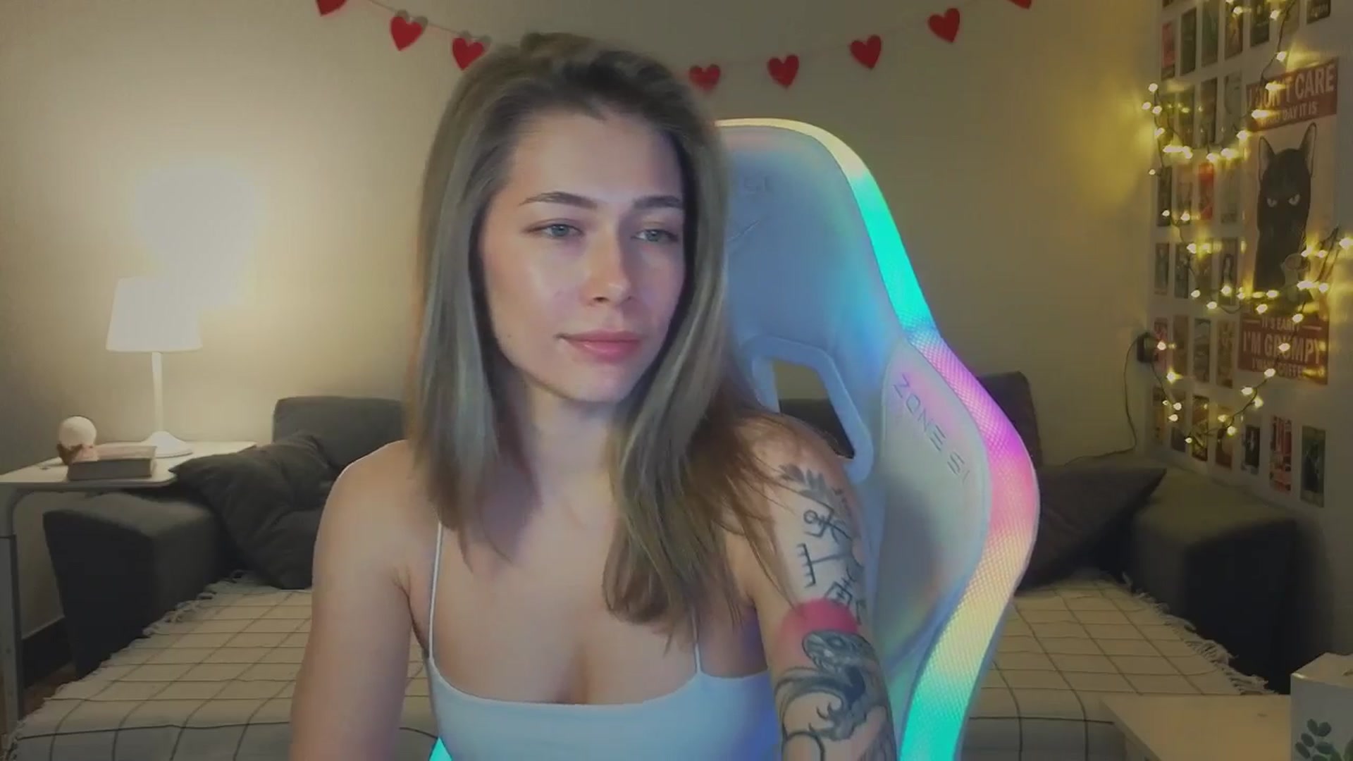 Gallery image thumbnail from KeepSpark's myfreecams stream on, 11/20/2024, 06:32 image 18 of 20