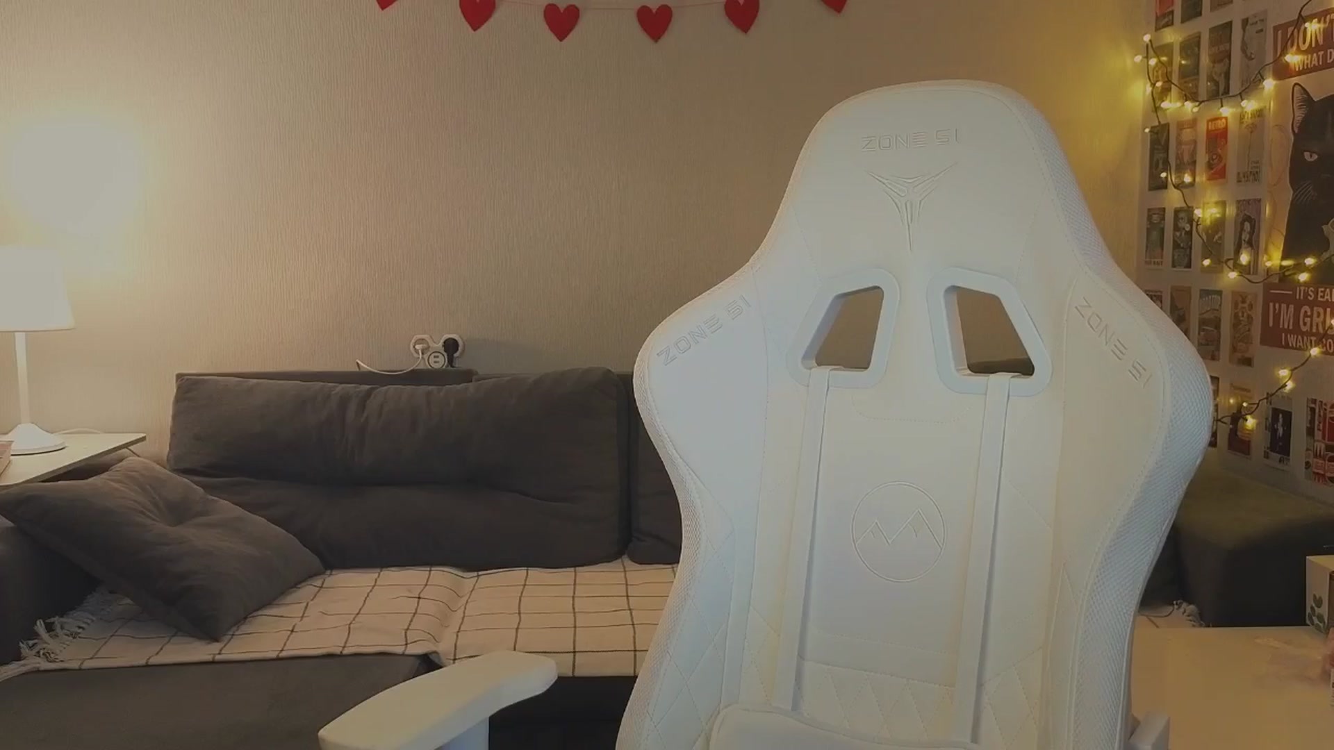 Gallery image thumbnail from KeepSpark's myfreecams stream on, 11/28/2024, 07:38 image 16 of 20