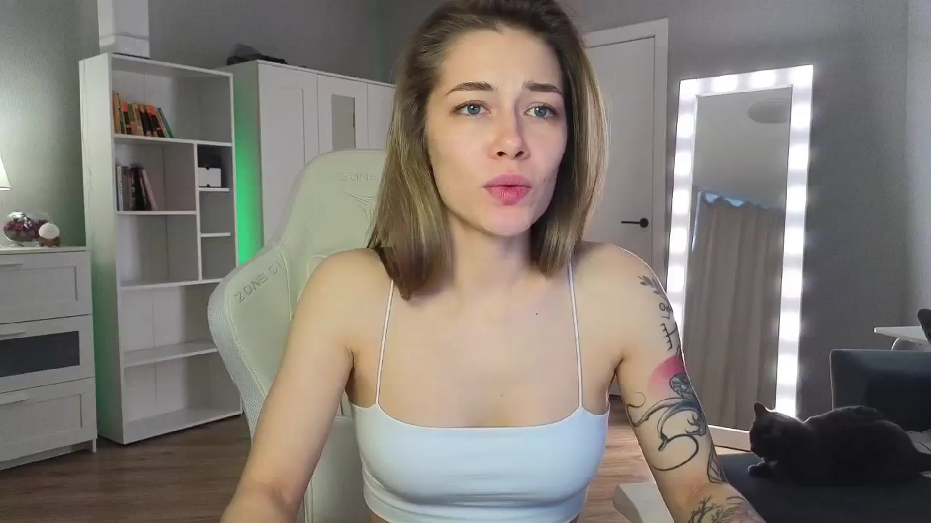 Gallery image thumbnail from KeepSpark's myfreecams stream on, 12/12/2024, 08:41 image 6 of 20